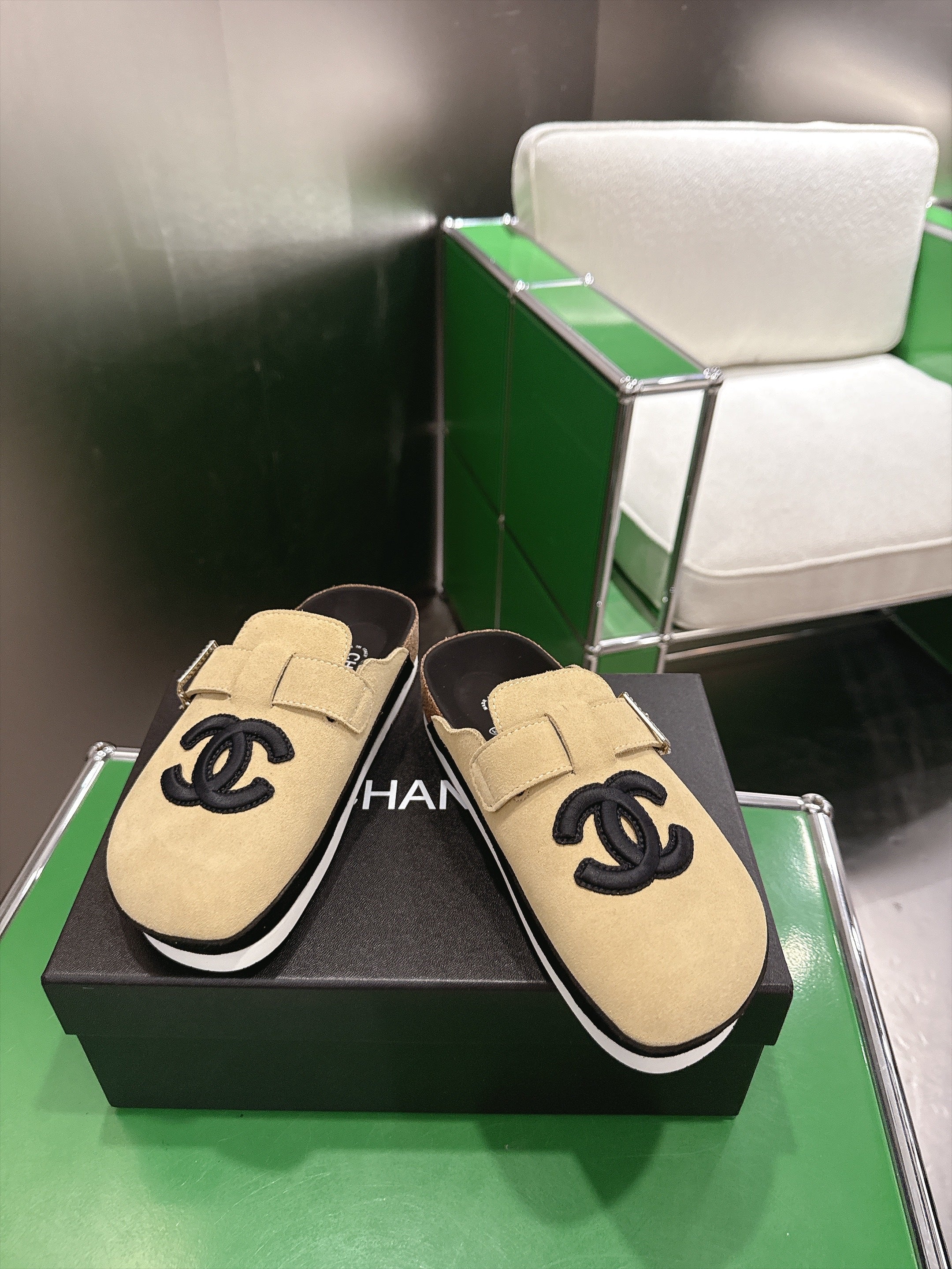 CC Logo Slip-On Mules Beige Suede 960364