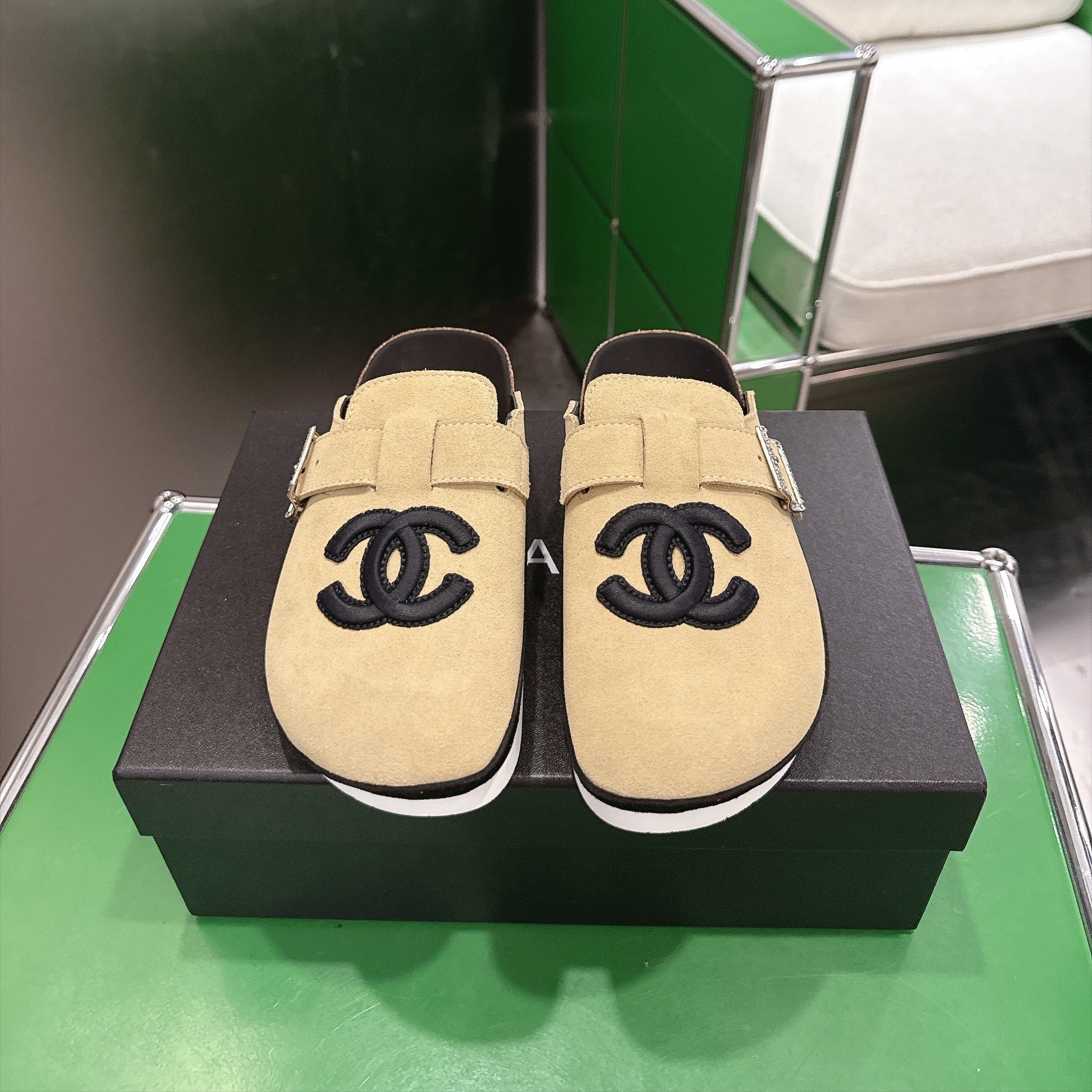 CC Logo Slip-On Mules Beige Suede 960364