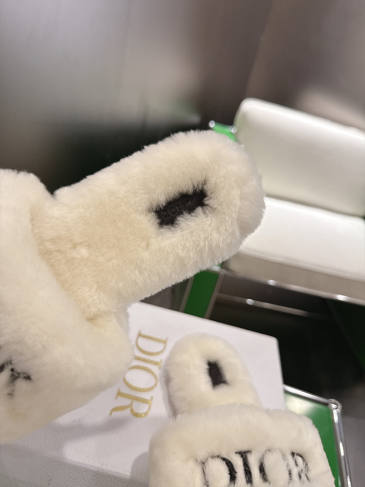 CD 26s Slippers Cream Fur 999419
