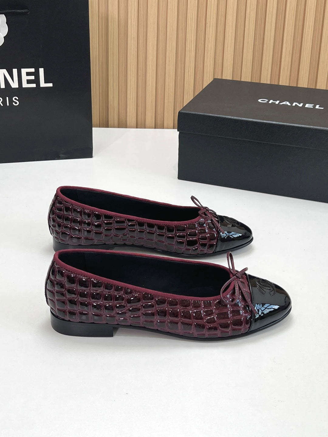 CC 26s Ballet Flats Black Burgundy Crocodile-Embossed Patent Leather 965153