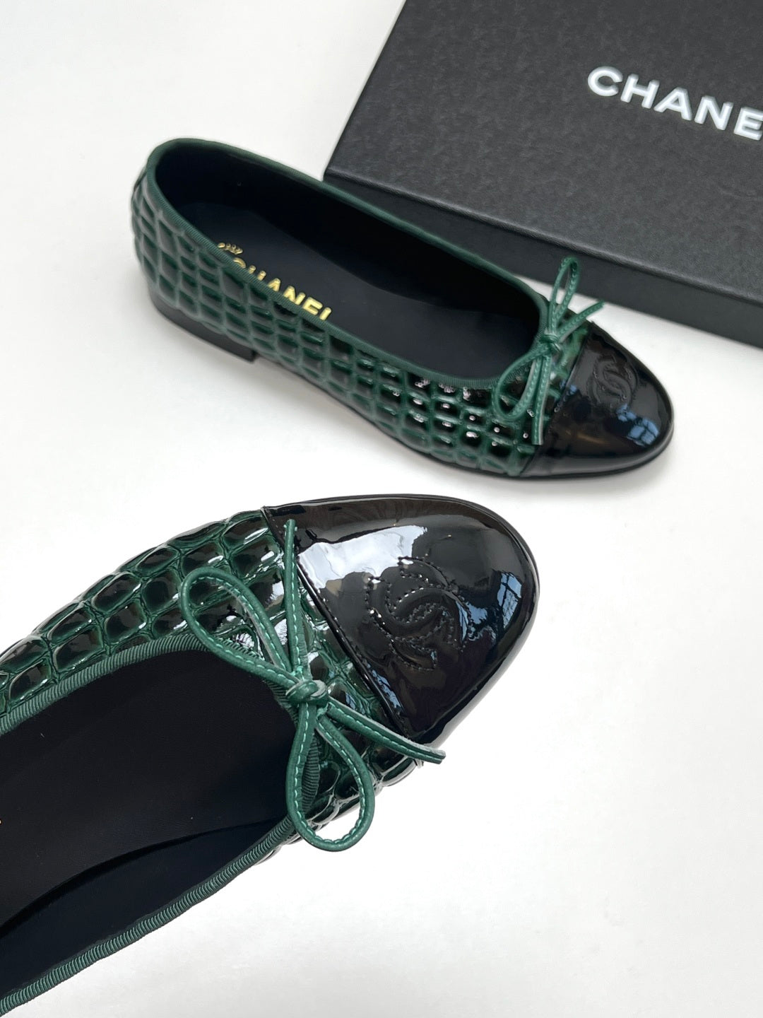 CC 26s Ballet Flats Teal Green Black Crocodile-Embossed Patent Leather 965152