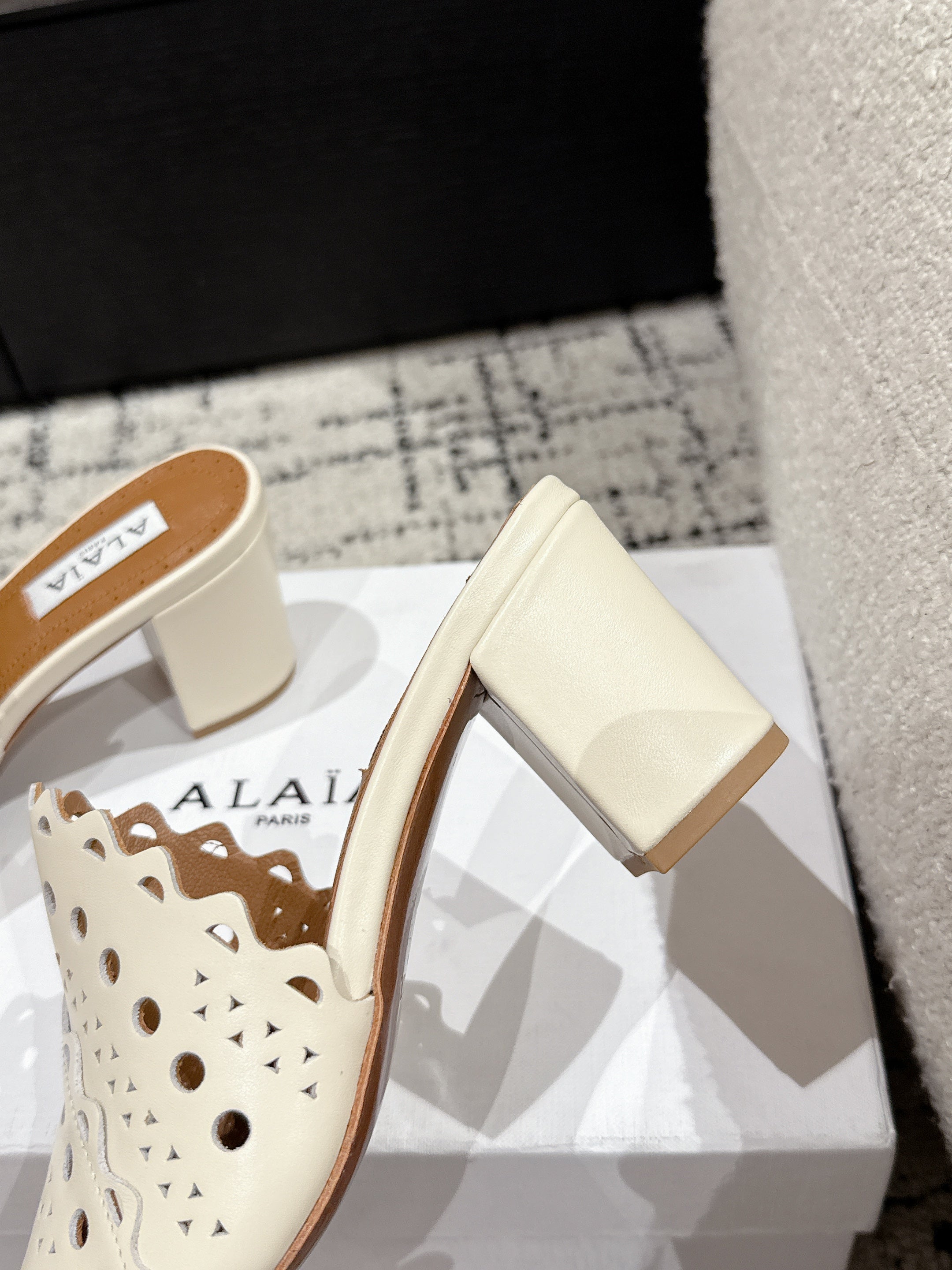 Alaia Vienne Mule Heeled Sandals 70mm Cream Leather 232501