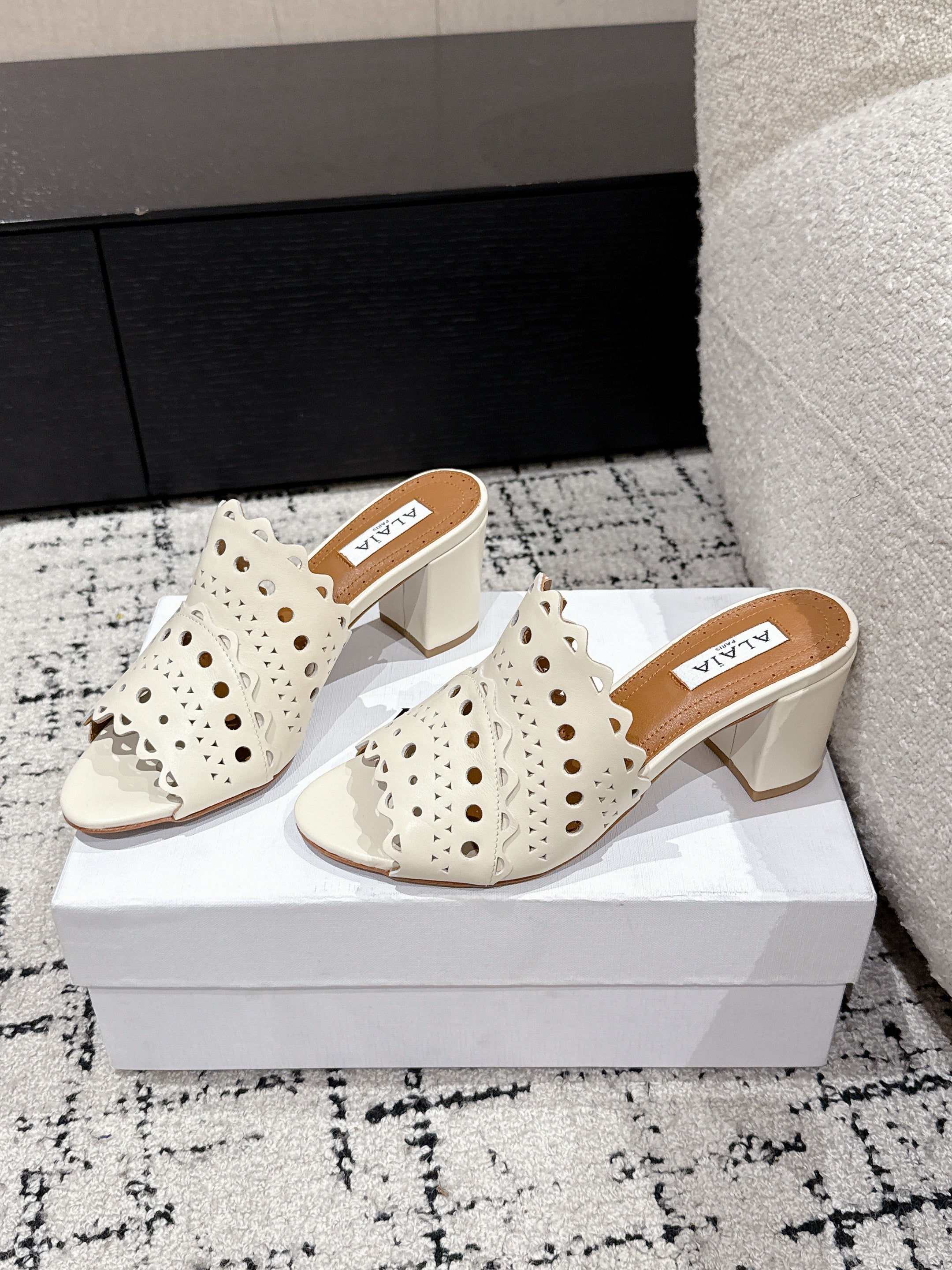 Alaia Vienne Mule Heeled Sandals 70mm Cream Leather 232501