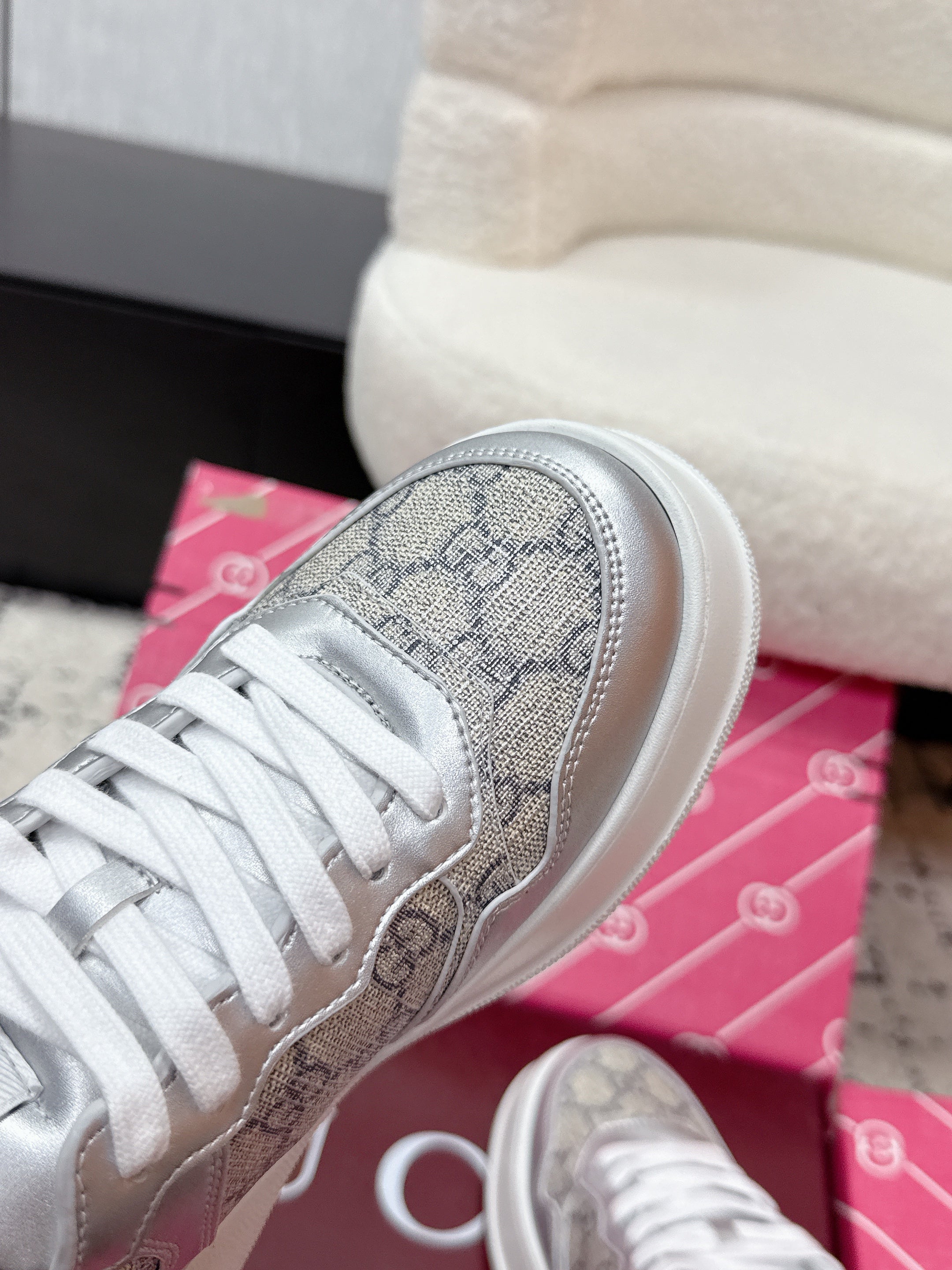 GG Men's Chunky Sneaker Sliver White Leather Canvas 617506
