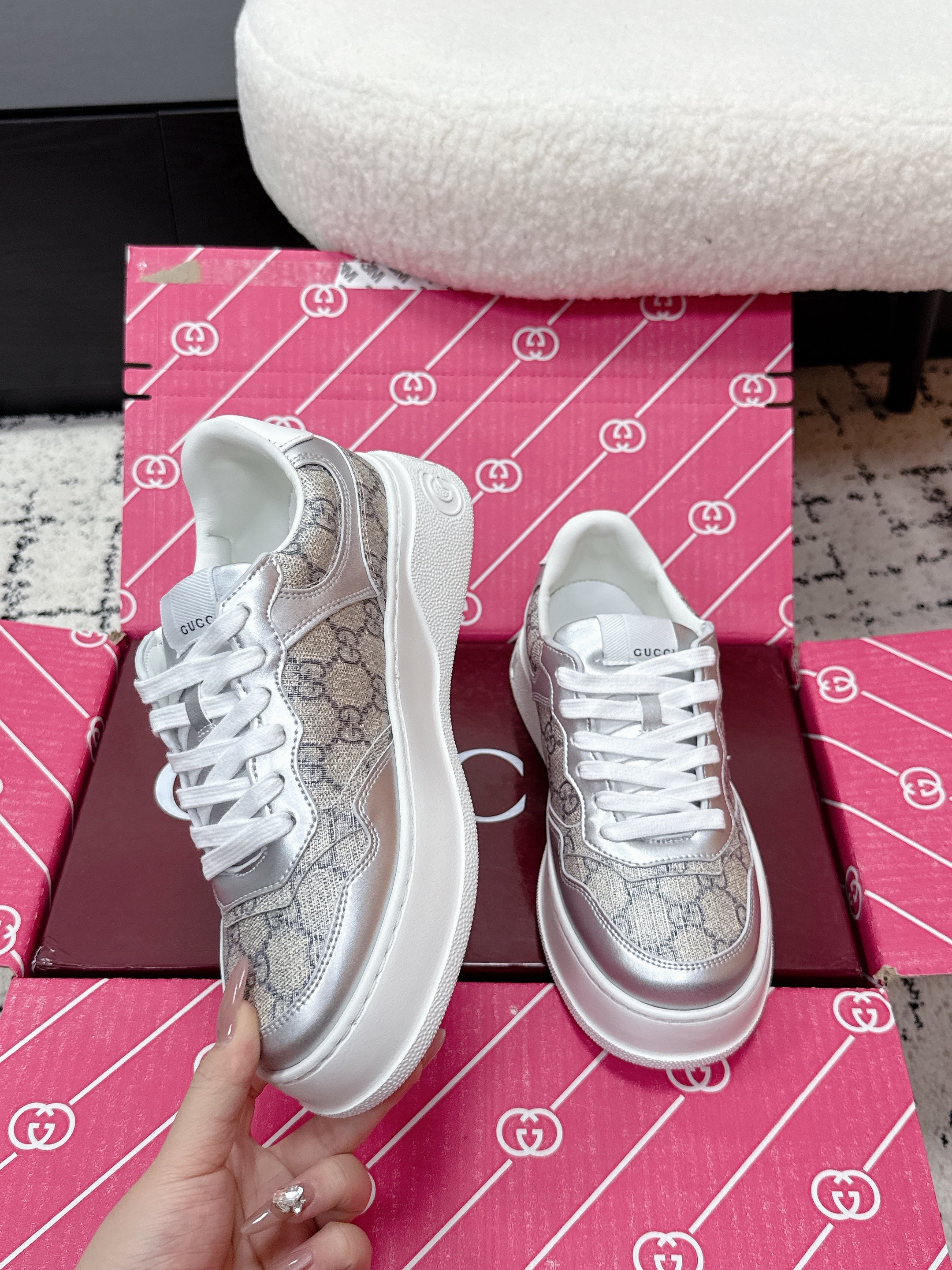 GG Men's Chunky Sneaker Sliver White Leather Canvas 617506