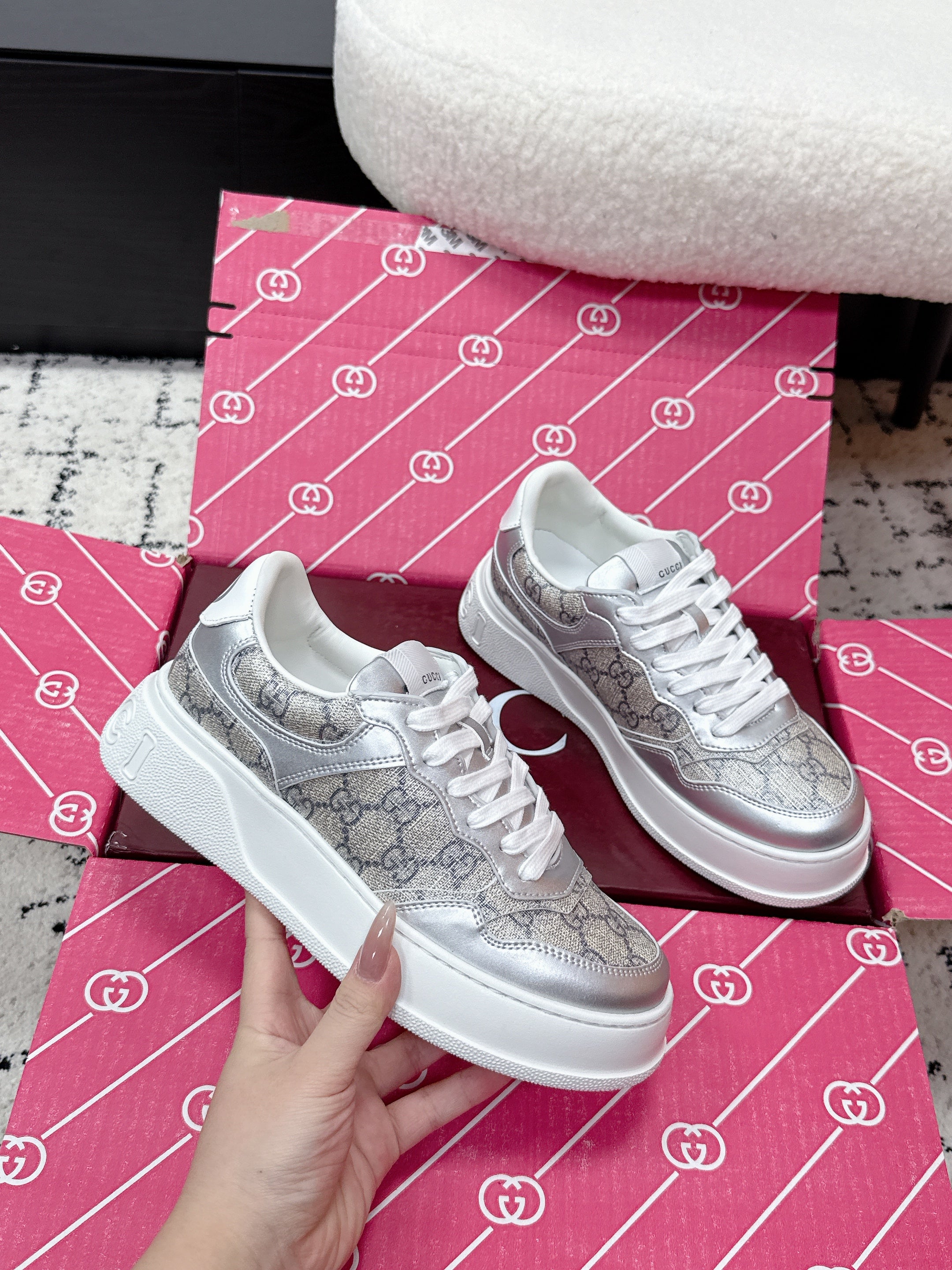 GG Men's Chunky Sneaker Sliver White Leather Canvas 617506