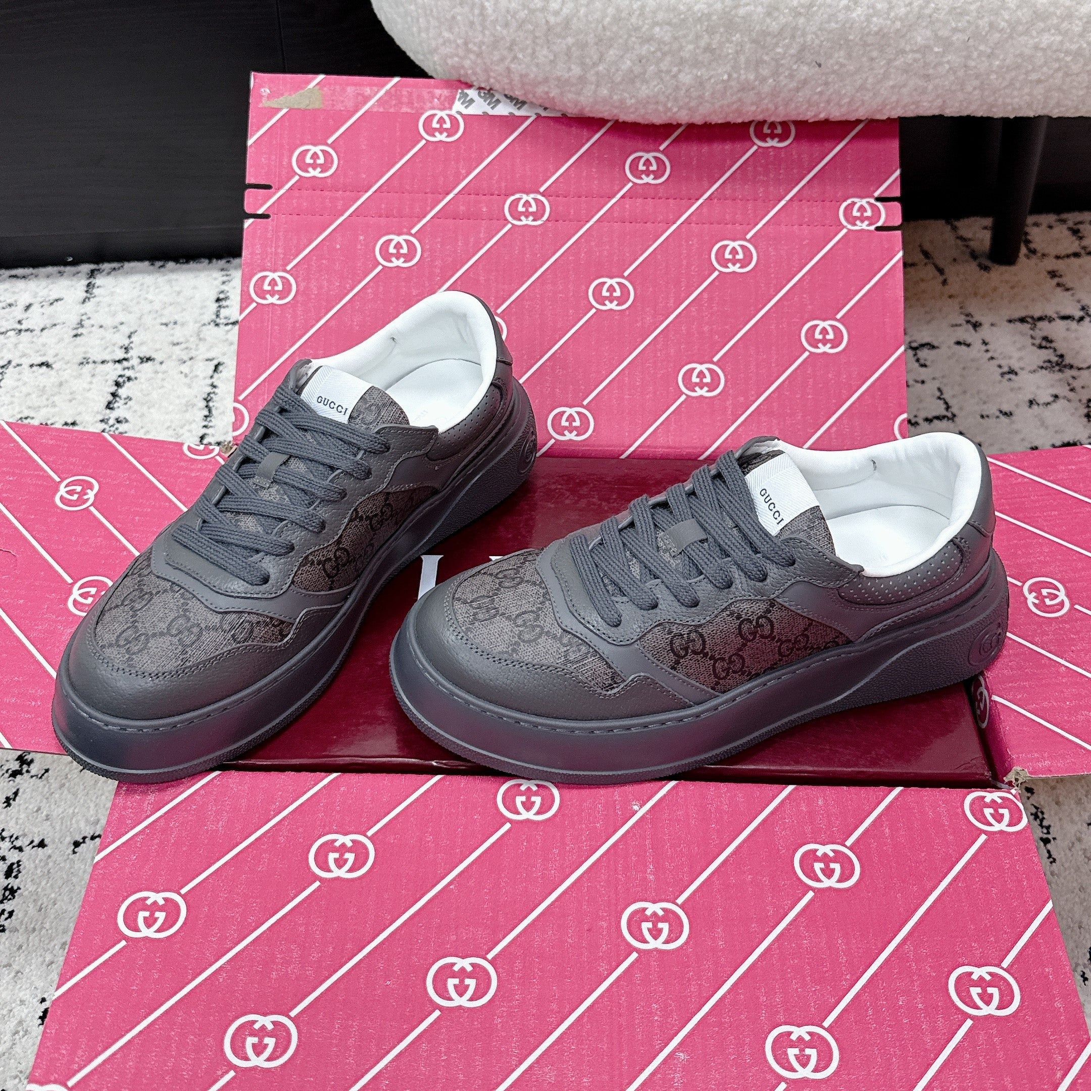 GG Men's Chunky Sneaker Grey Leather Canvas 617507