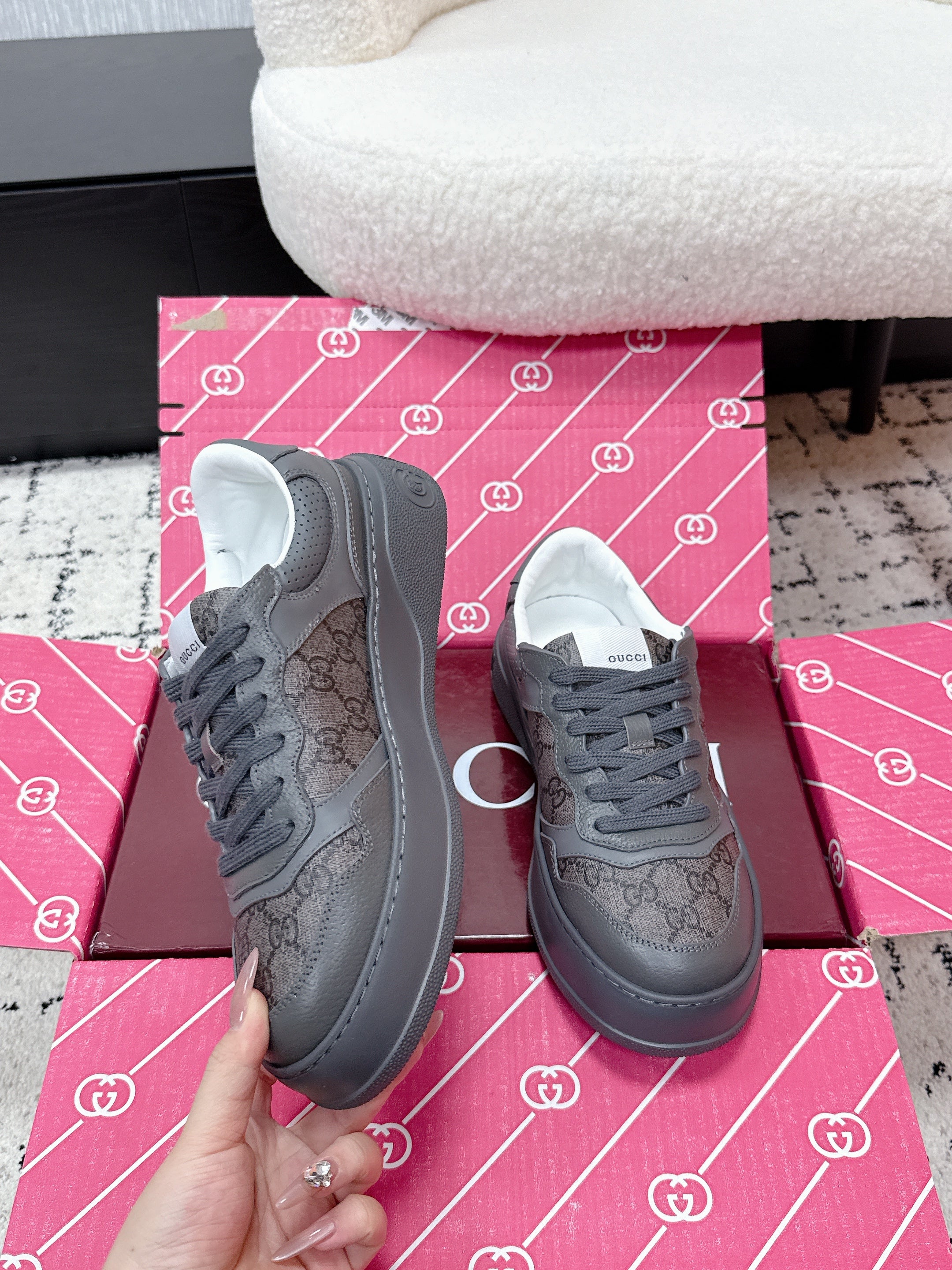 GG Men's Chunky Sneaker Grey Leather Canvas 617507