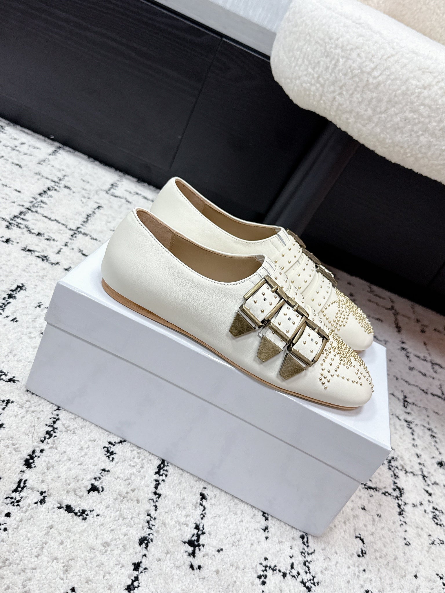 Chloé 26S Flat Shoes in White Calfskin with Metal Studs