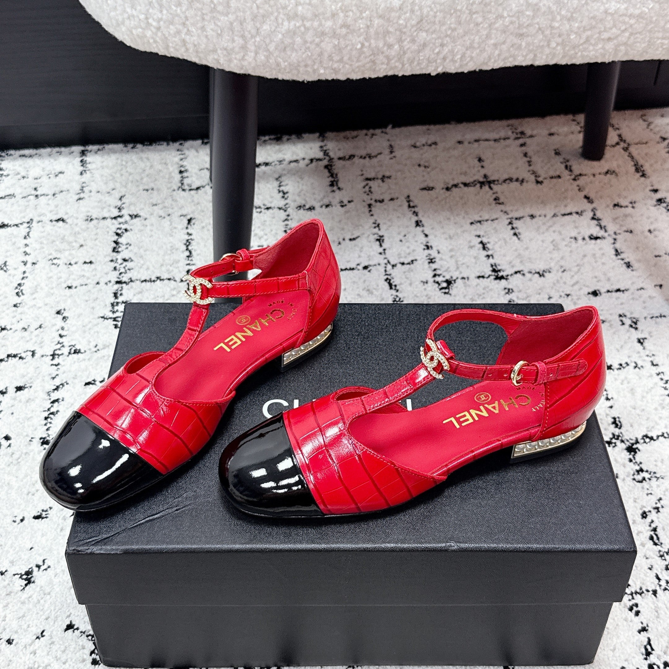 CC SS26 Mary Jane T Strap Black Red Crocodile Embossed Patent Calfskin 679017