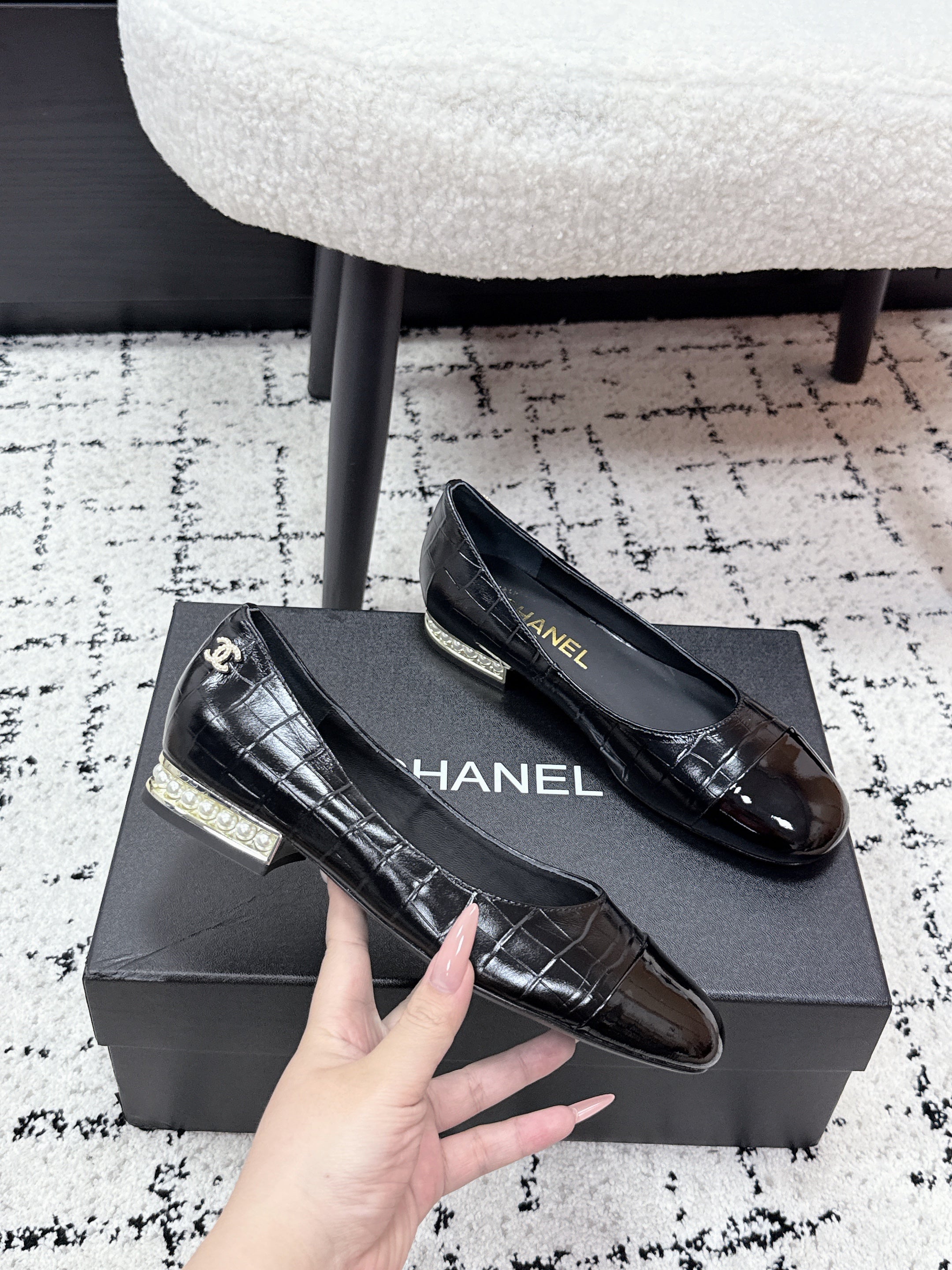 CC SS26 Ballet Flat Black Crocodile Embossed Patent Calfskin 679028