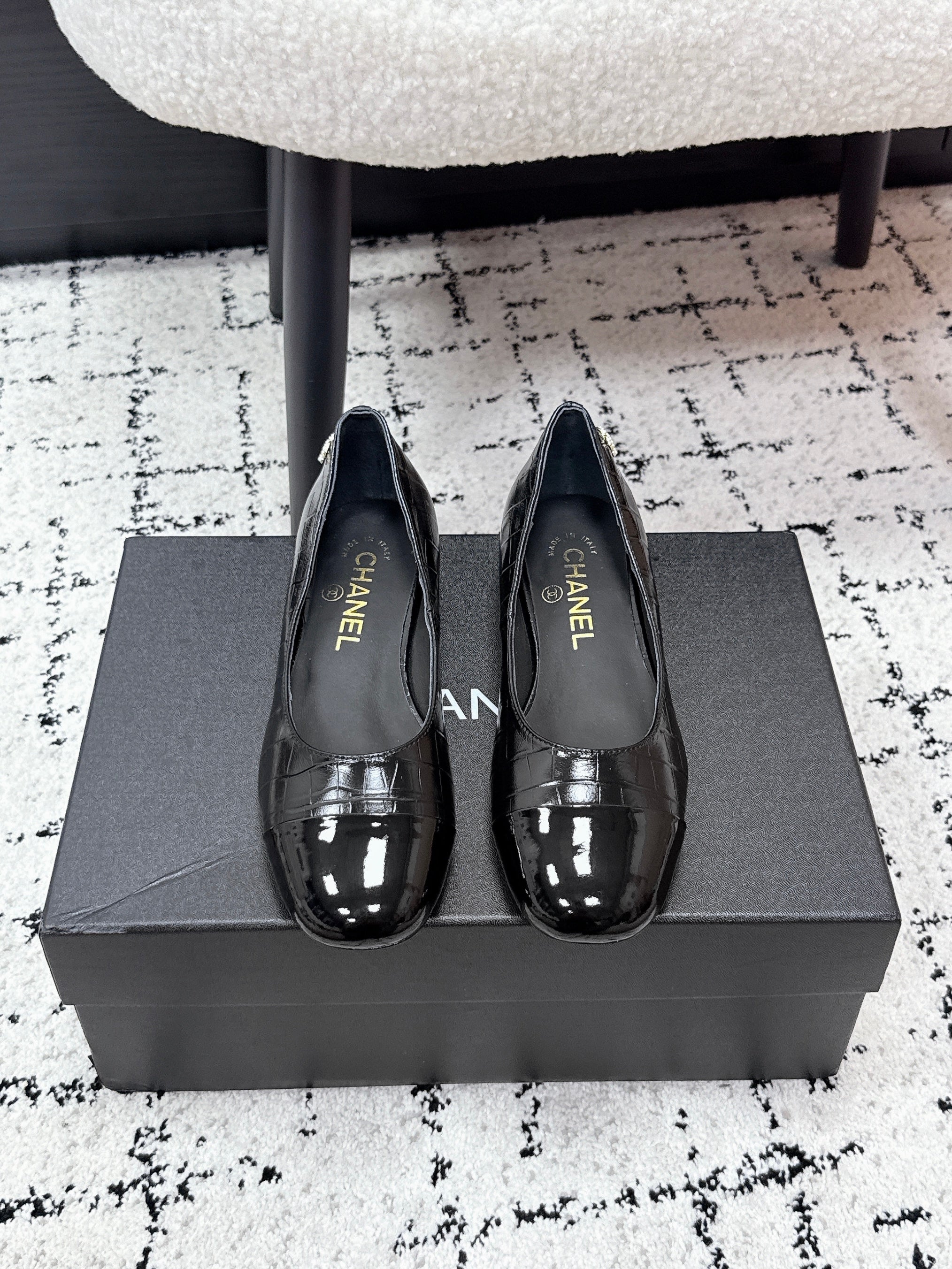CC SS26 Ballet Flat Black Crocodile Embossed Patent Calfskin 679028