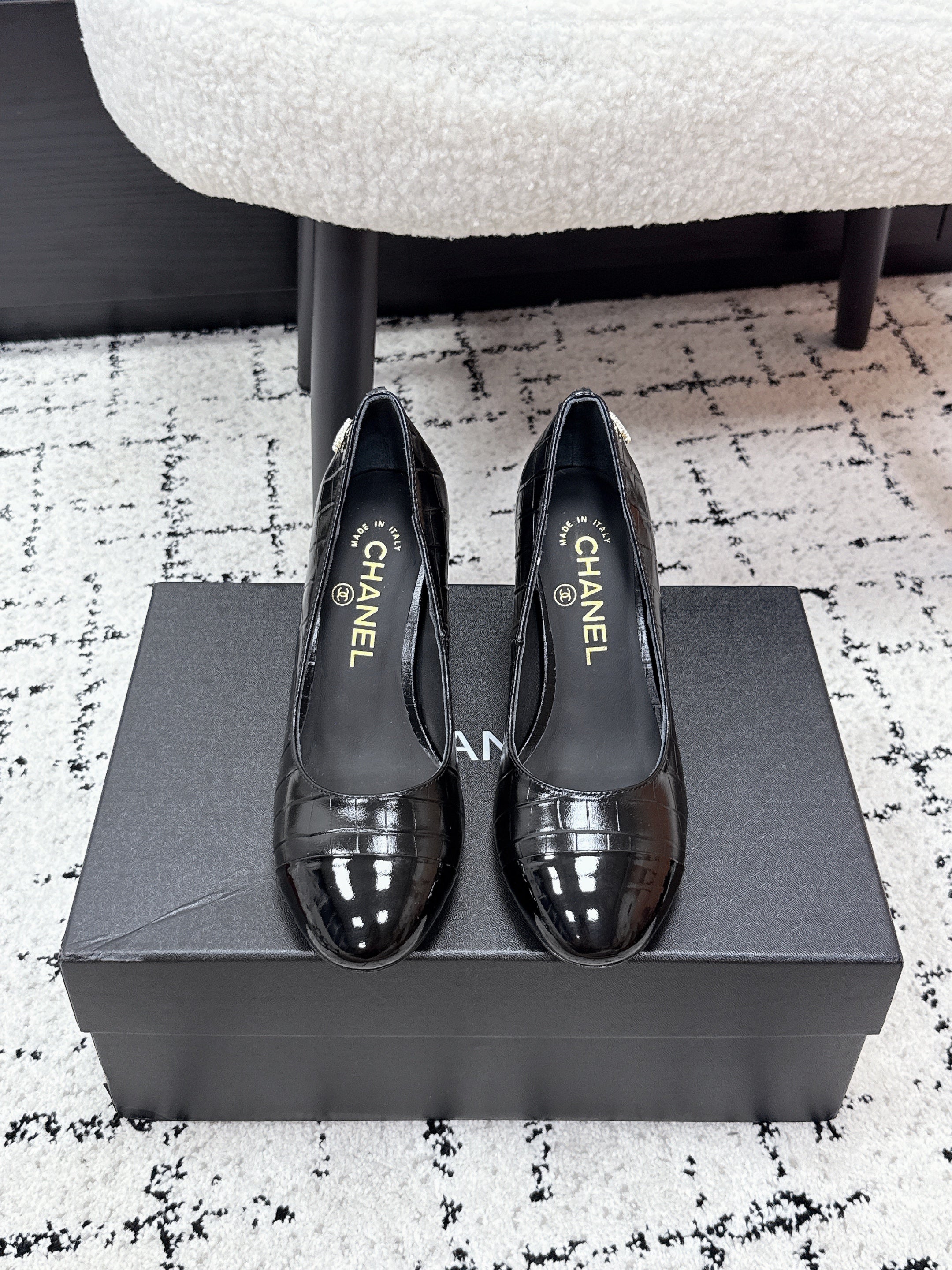 CC SS26 Pump Black Crocodile Embossed Patent Calfskin 679031