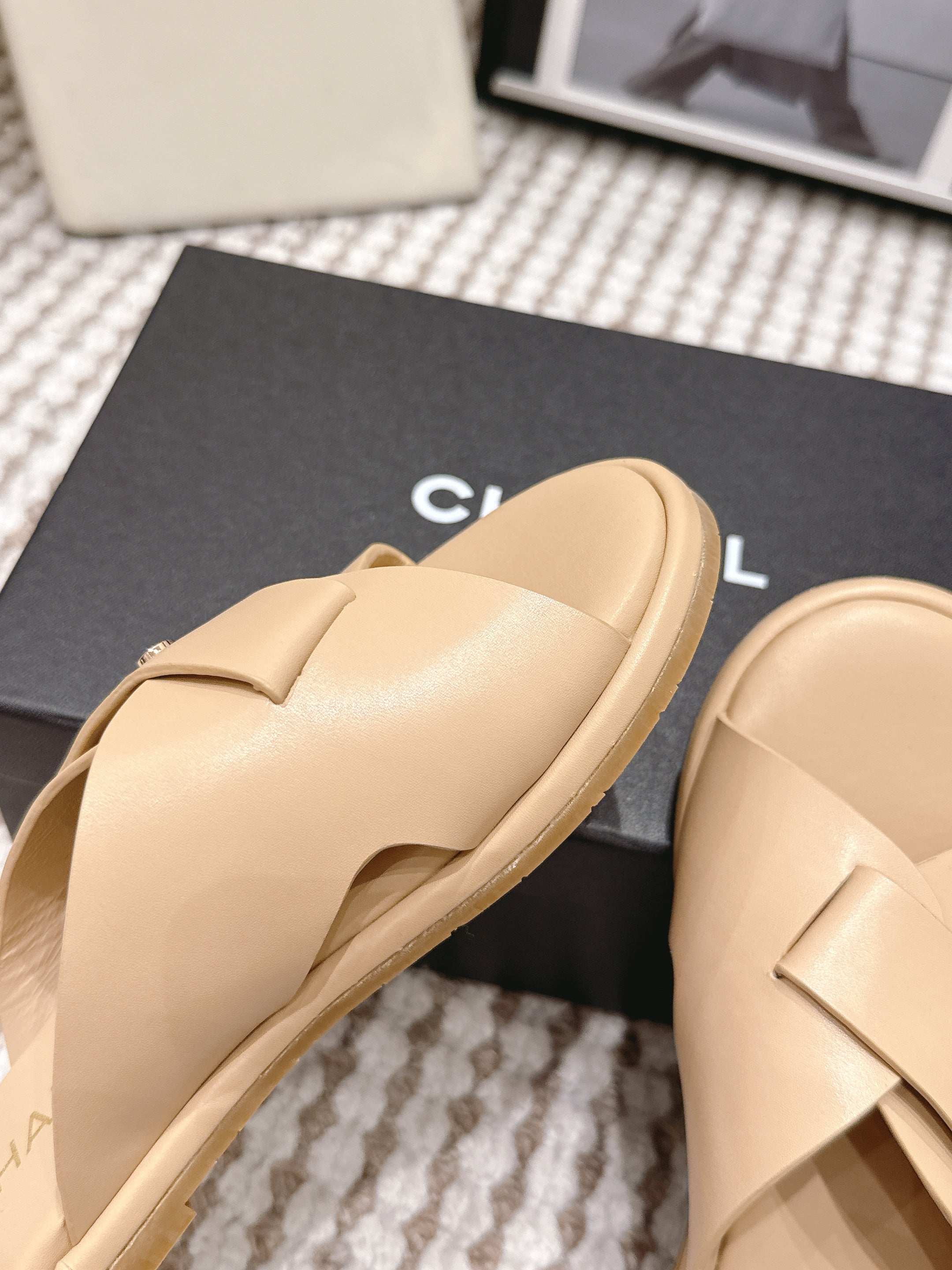 CC 26s Slip-on Sandals Beige Leather 721685