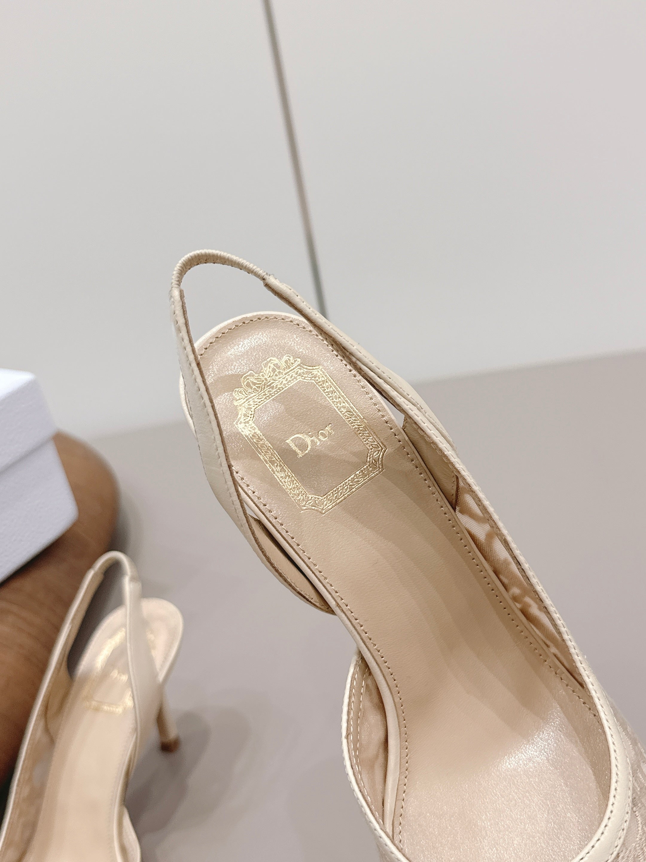 CD 26s Adiorable Slingback Pumps 8cm Beige Mesh Sheepskin