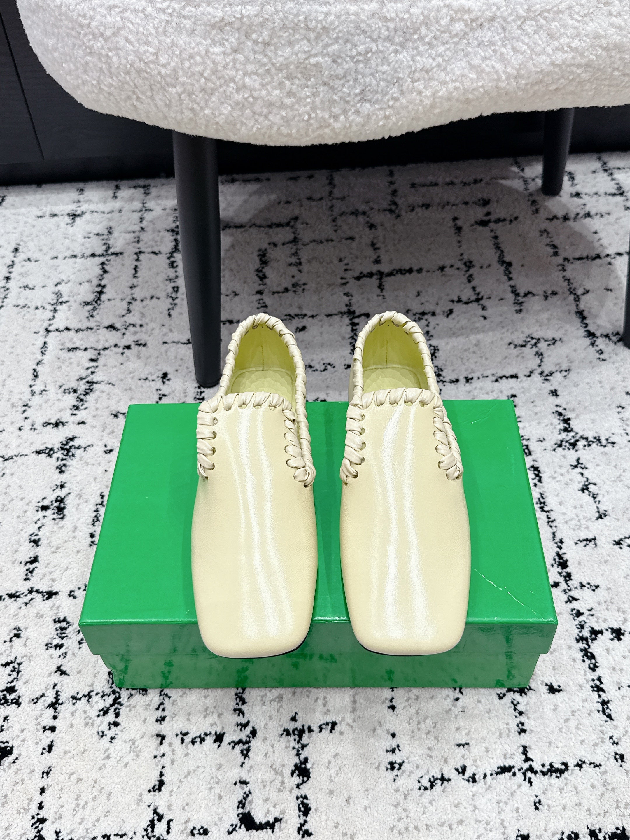 BV Sabato Loafers Flat Lemon Yellow Glossy Leather 769998