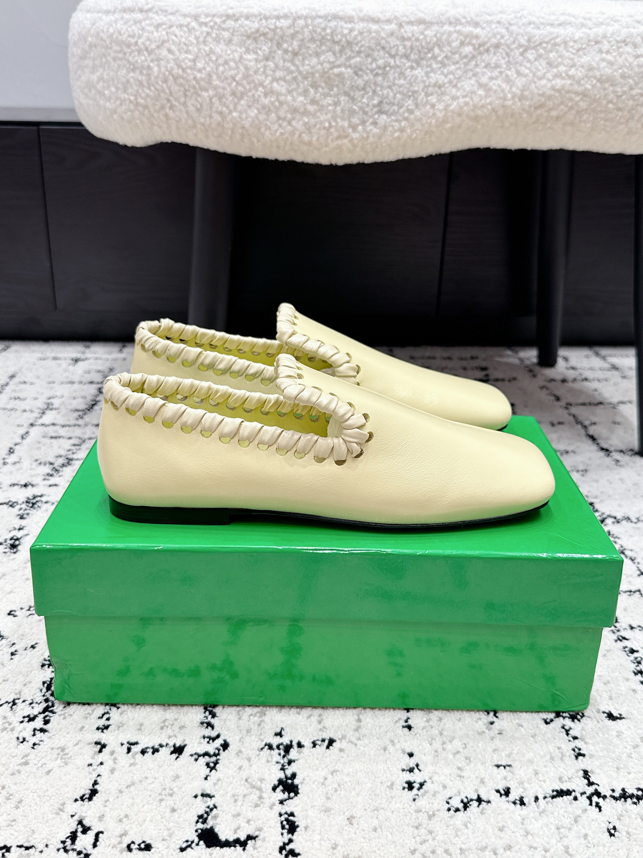 BV Sabato Loafers Flat Lemon Yellow Glossy Leather 769998
