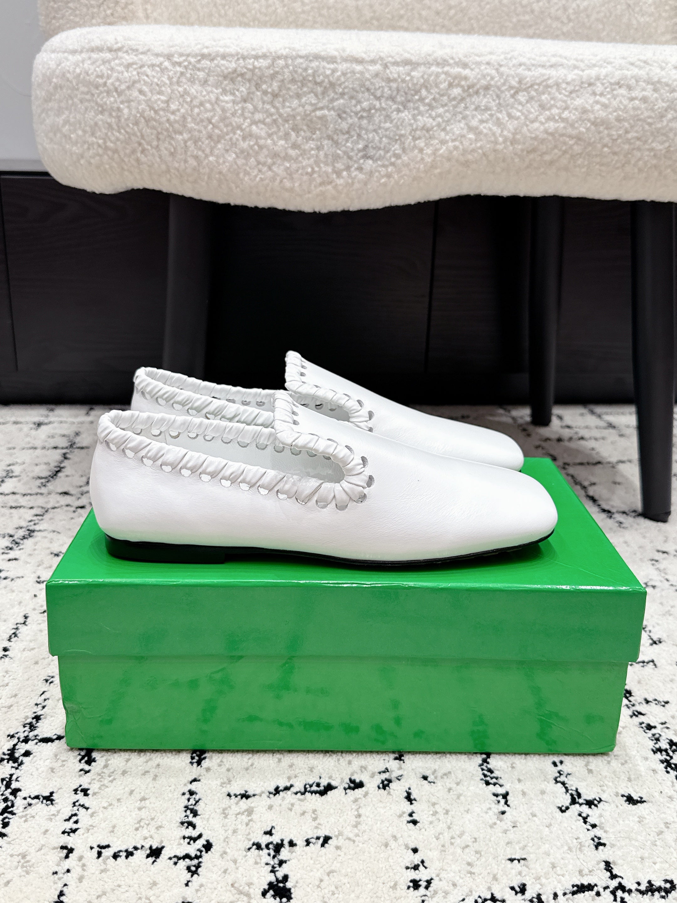 BV Sabato Loafers Flat White Glossy Leather 770000