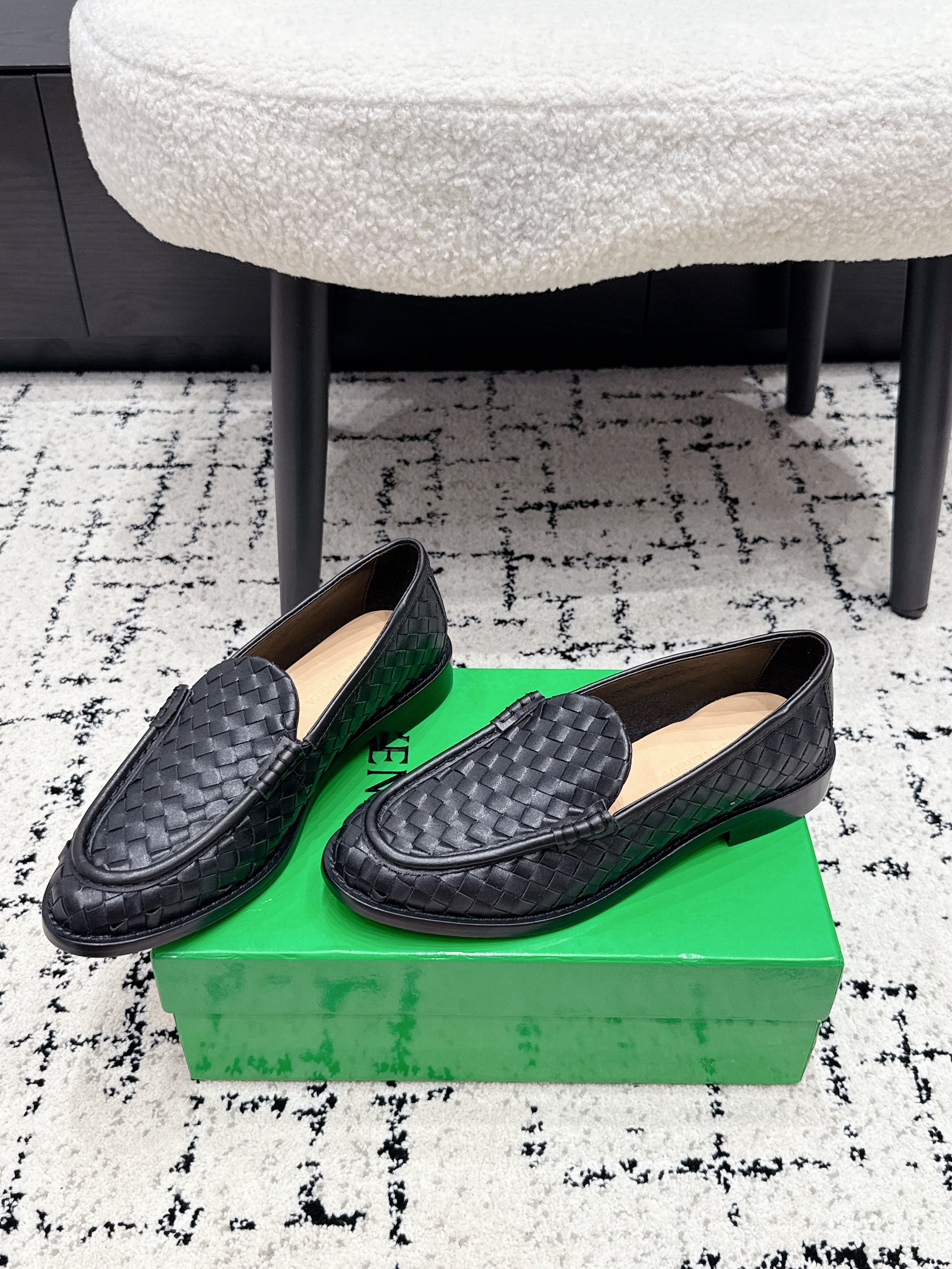 BV Silenzio Loafer Black Woven Leather 769993