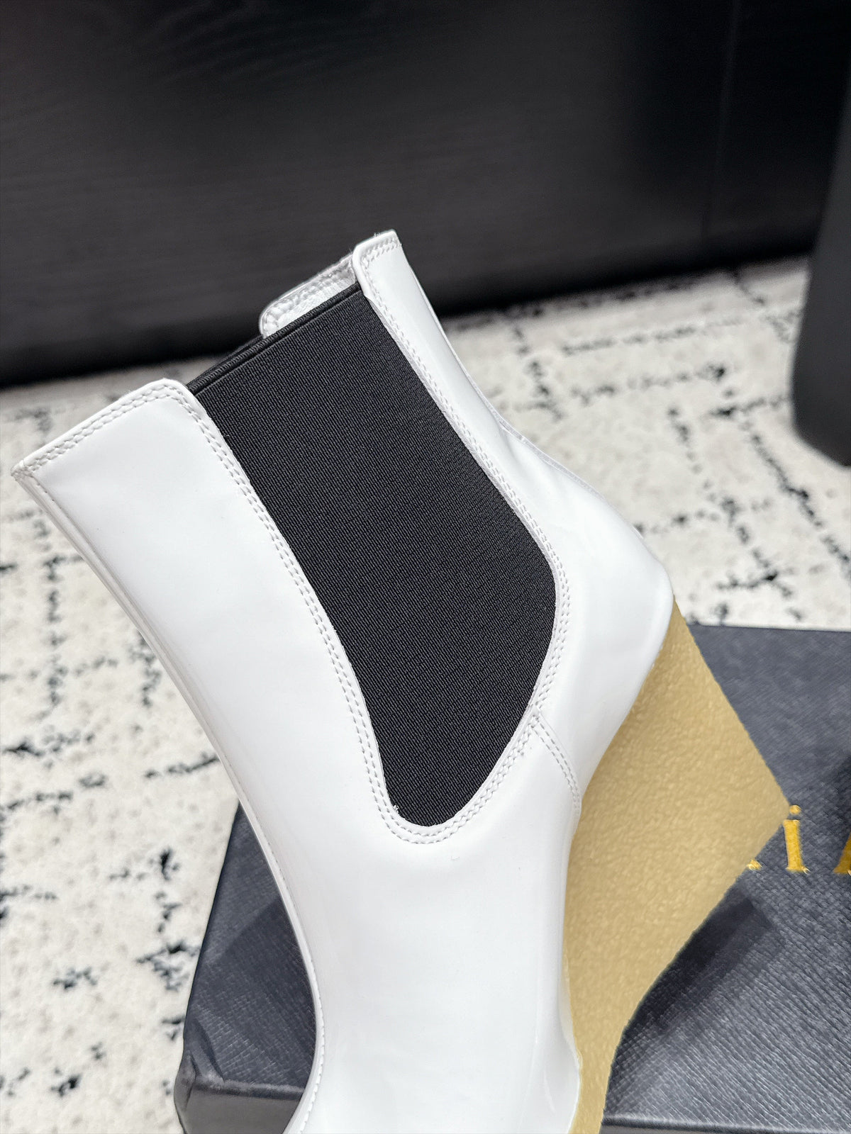 Alaia 26s Wedge Chelsea Boots 9cm White Leather 194436