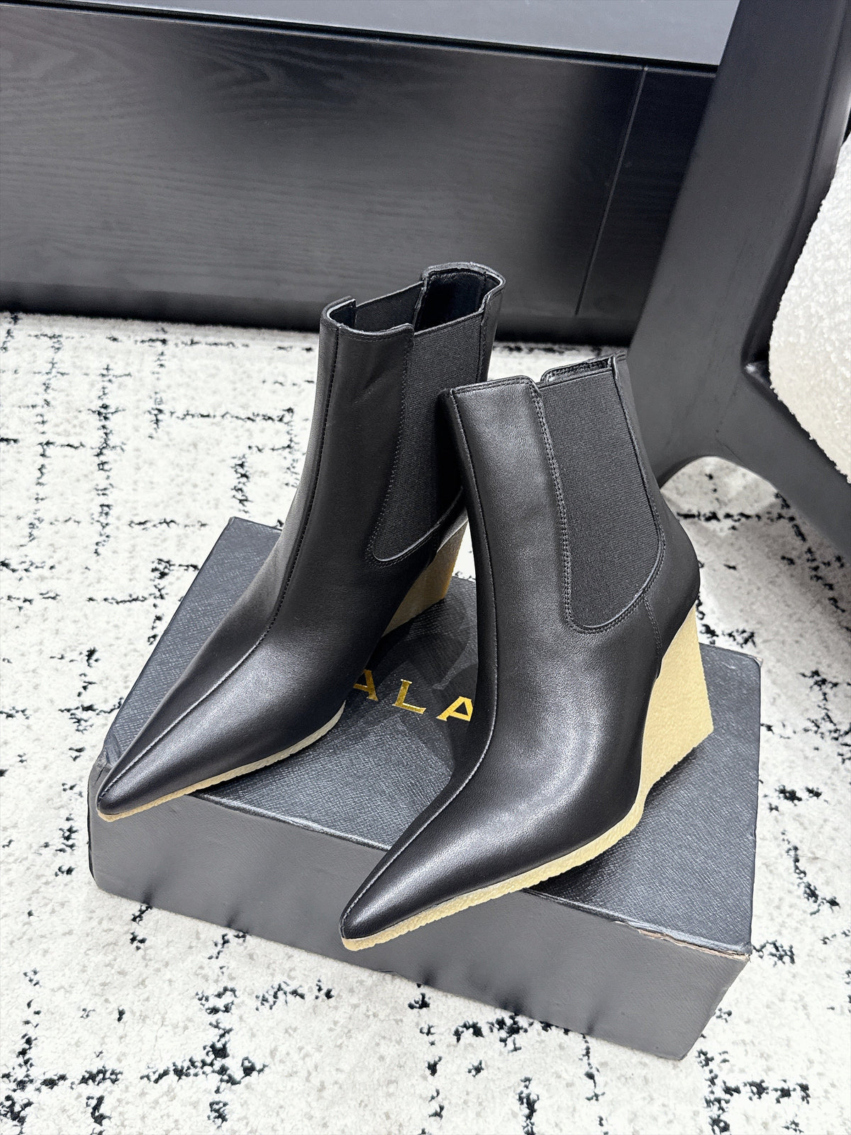 Alaia 26s Wedge Chelsea Boots 9cm Black Leather 194437
