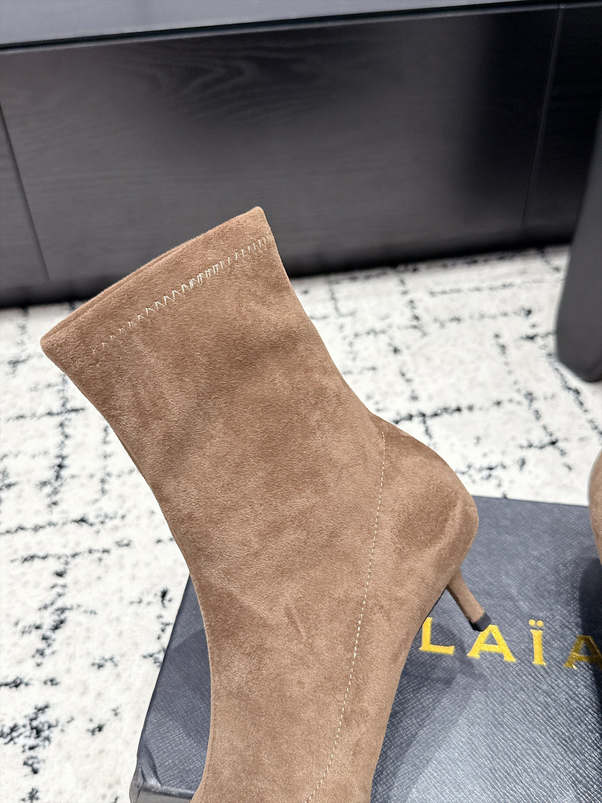 Alaia 26s Ankle Boots 5.5cm Beige Suede 194432