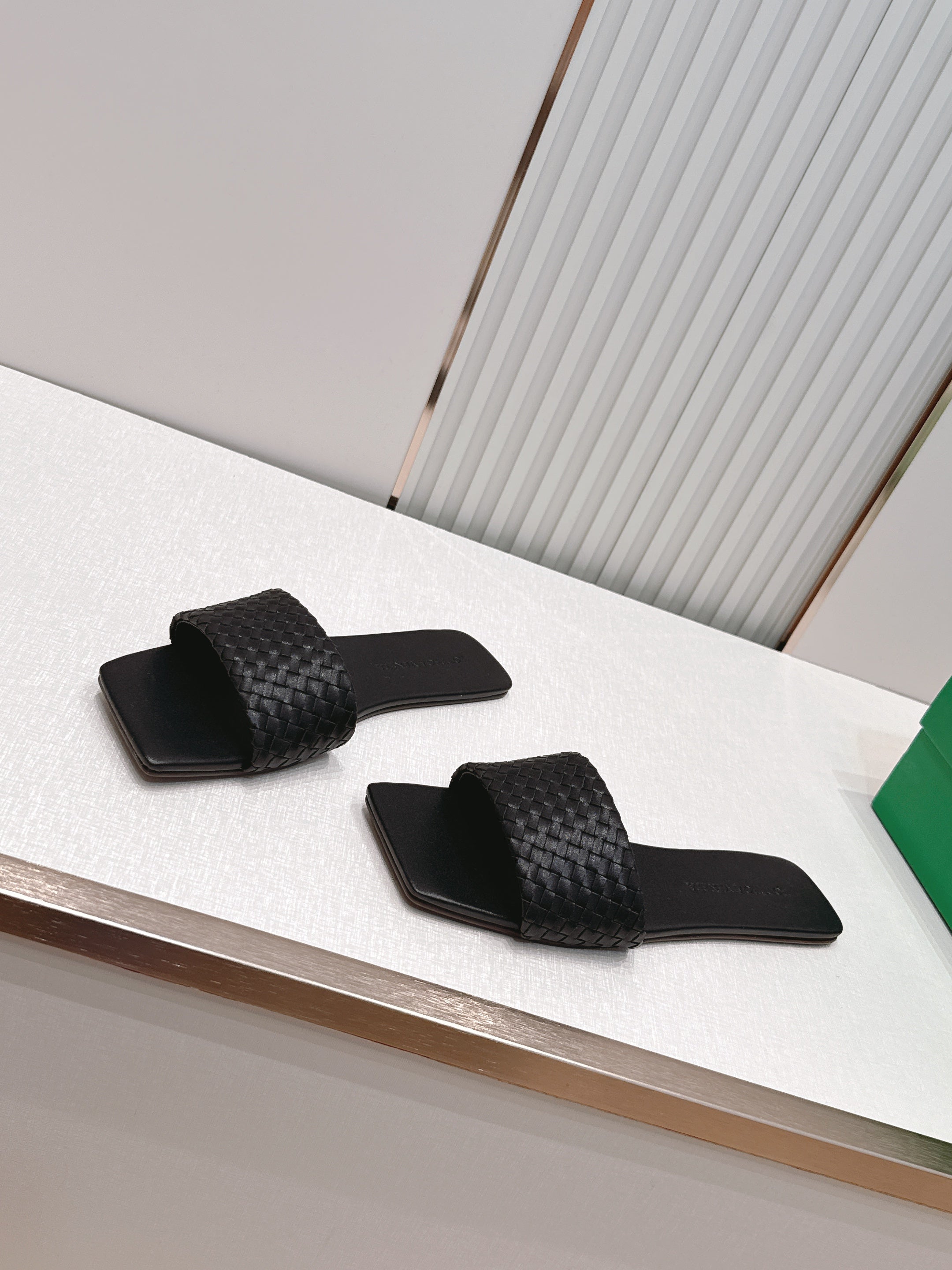 BV Parco Slide Black Intrecciato Woven Leather 798044