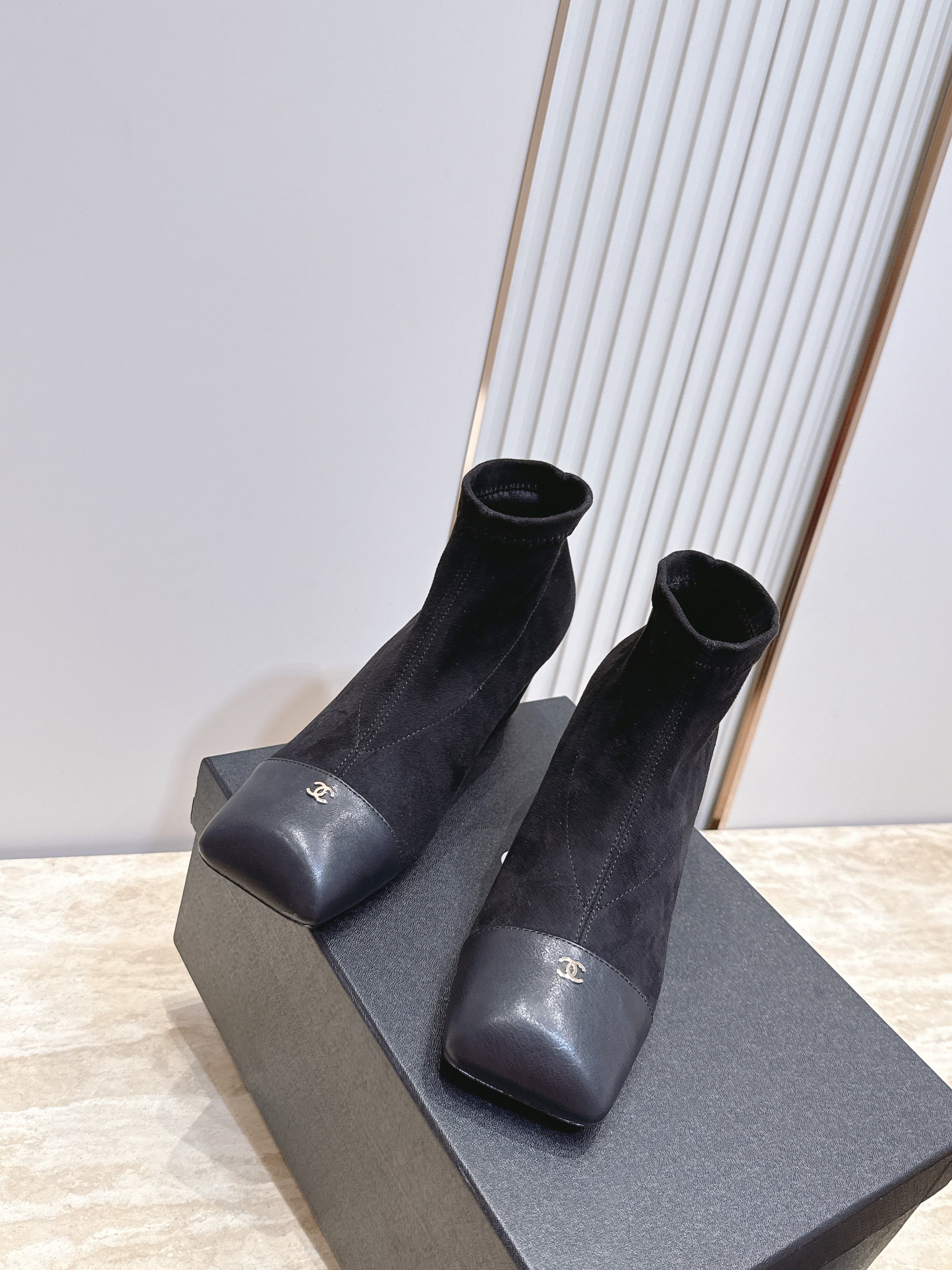 CC Suede Cap-Toe Ankle Boots Black Leather Suede 954085