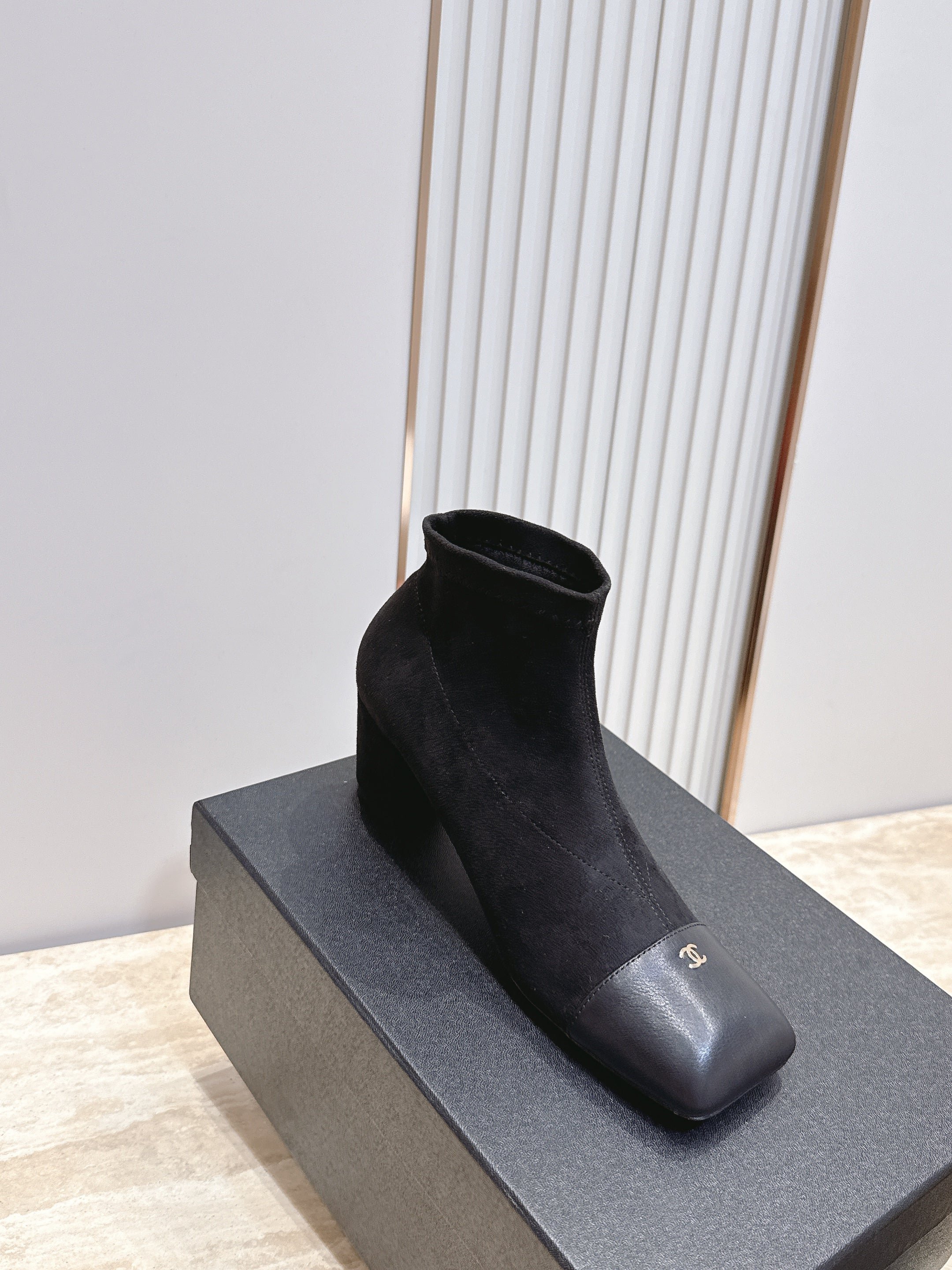 CC Suede Cap-Toe Ankle Boots Black Leather Suede 954085