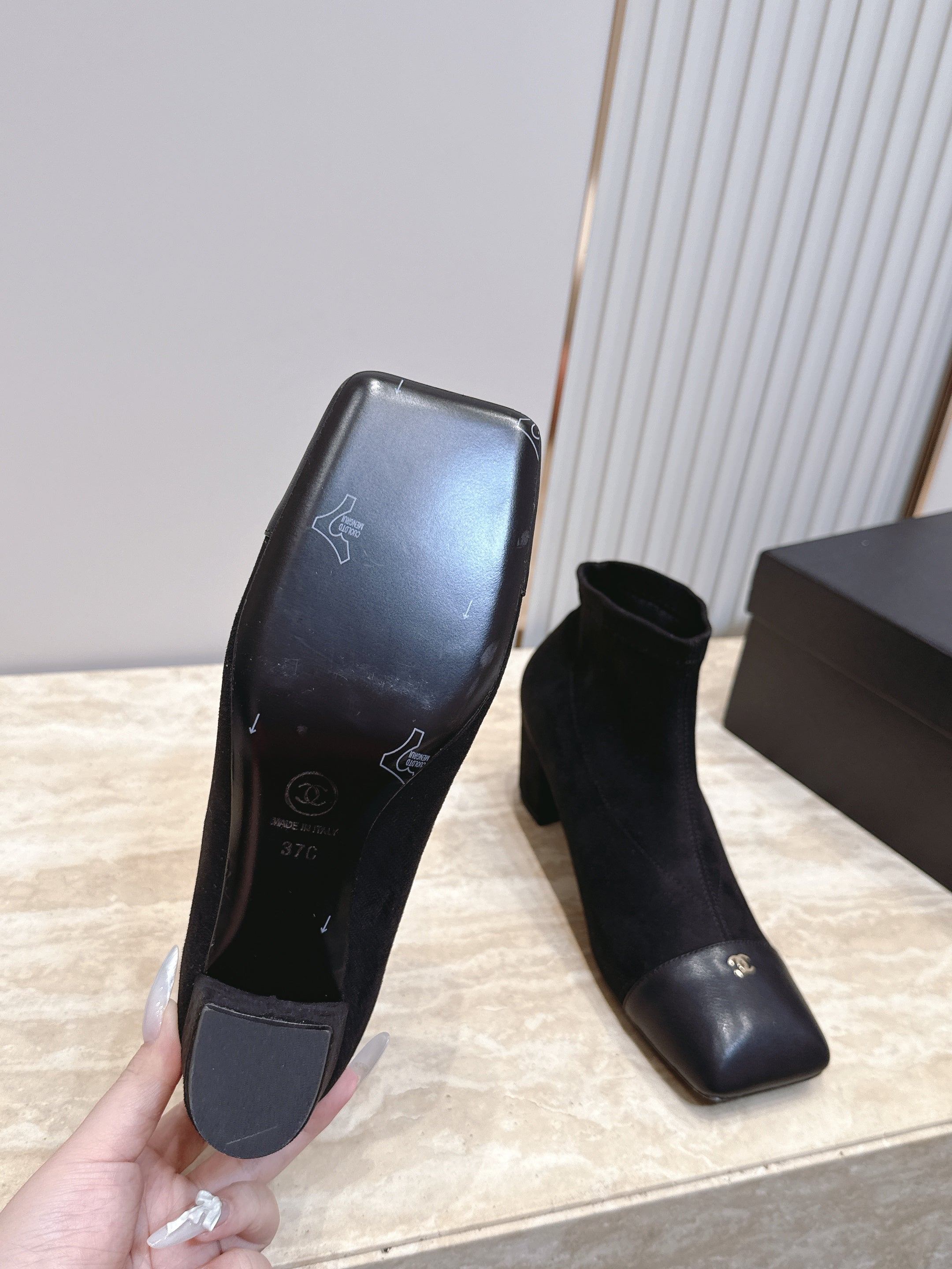 CC Suede Cap-Toe Ankle Boots Black Leather Suede 954085