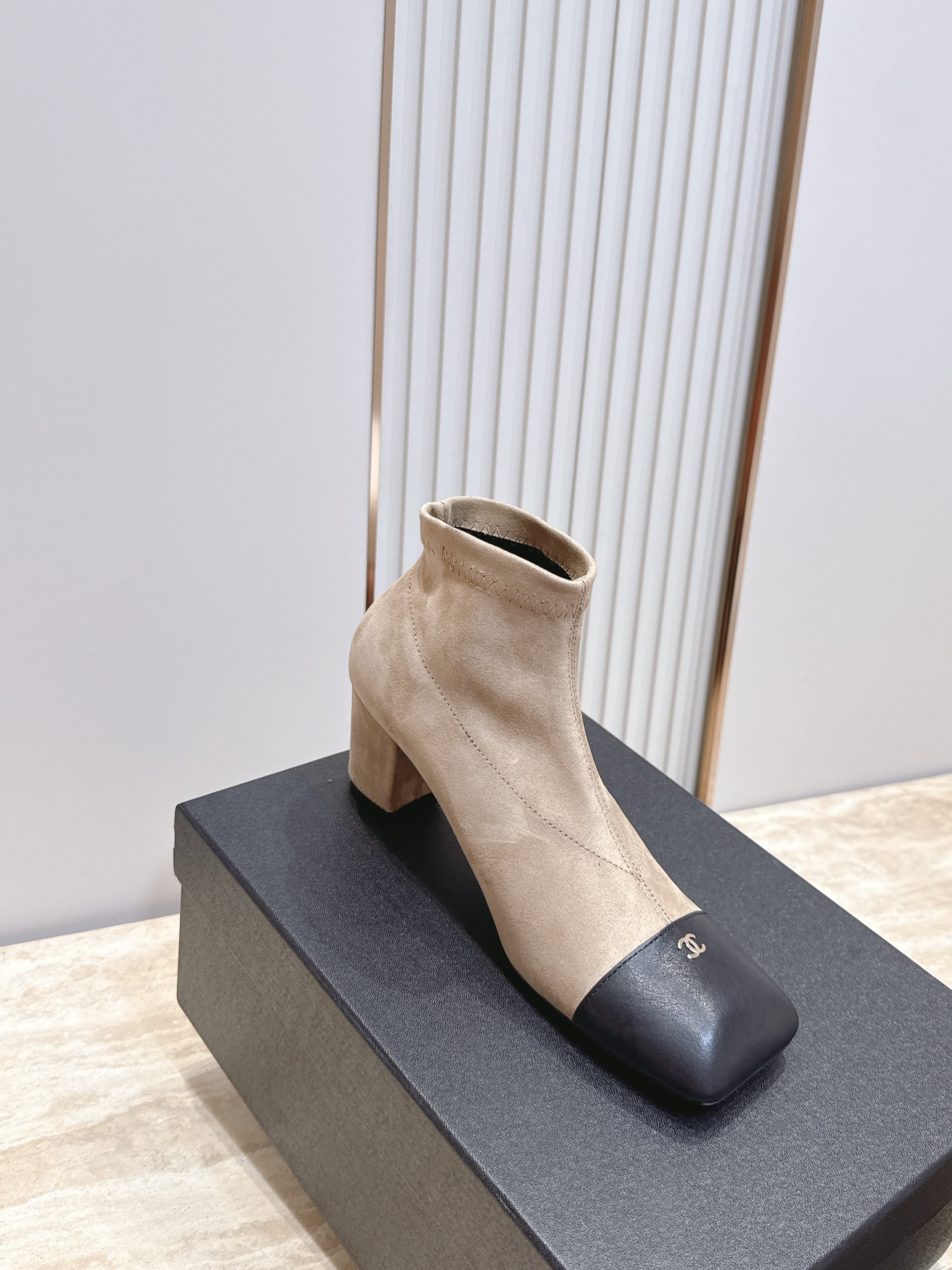 CC Suede Cap-Toe Ankle Boots Black Beige Leather Suede 954086