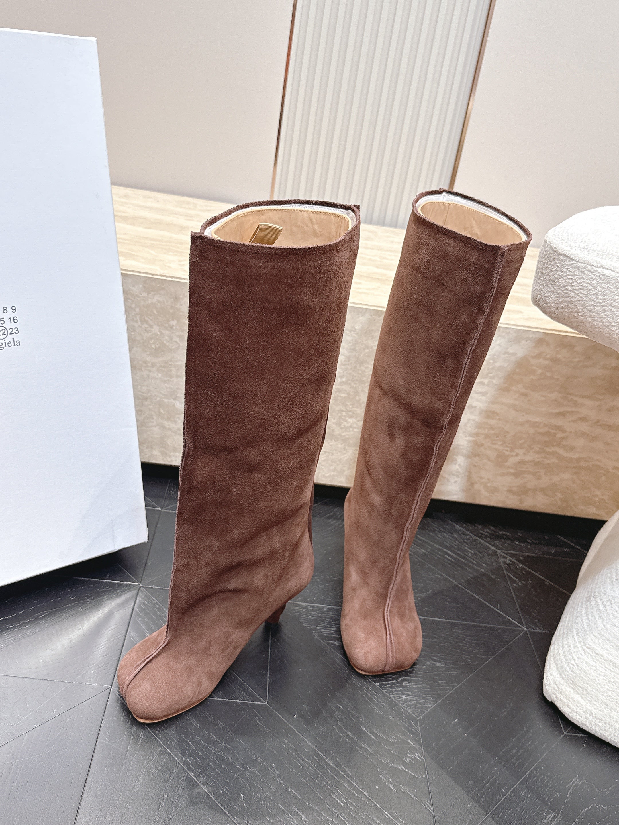 MM6 Anatomic Slip-on Boots 7cm Brown Suede 954406