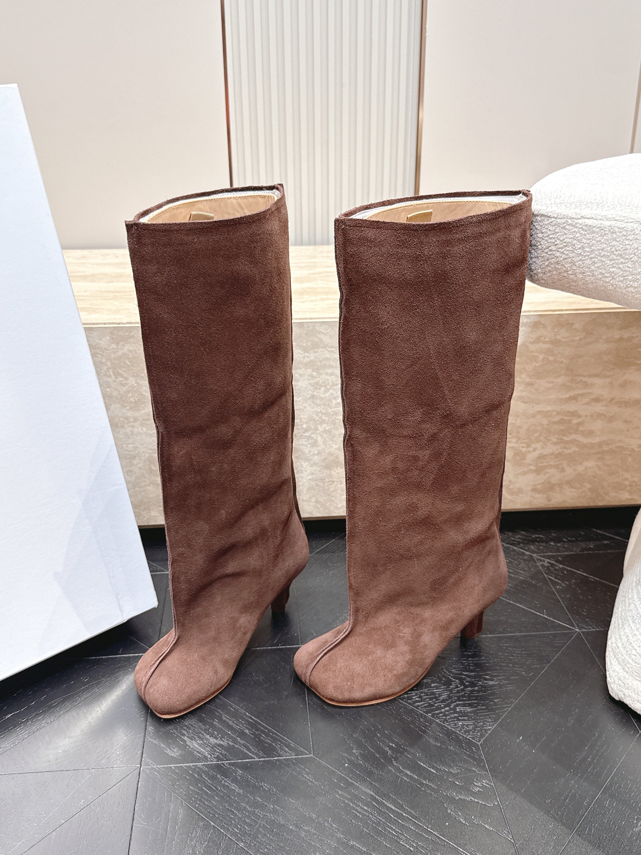 MM6 Anatomic Slip-on Boots 7cm Brown Suede 954406