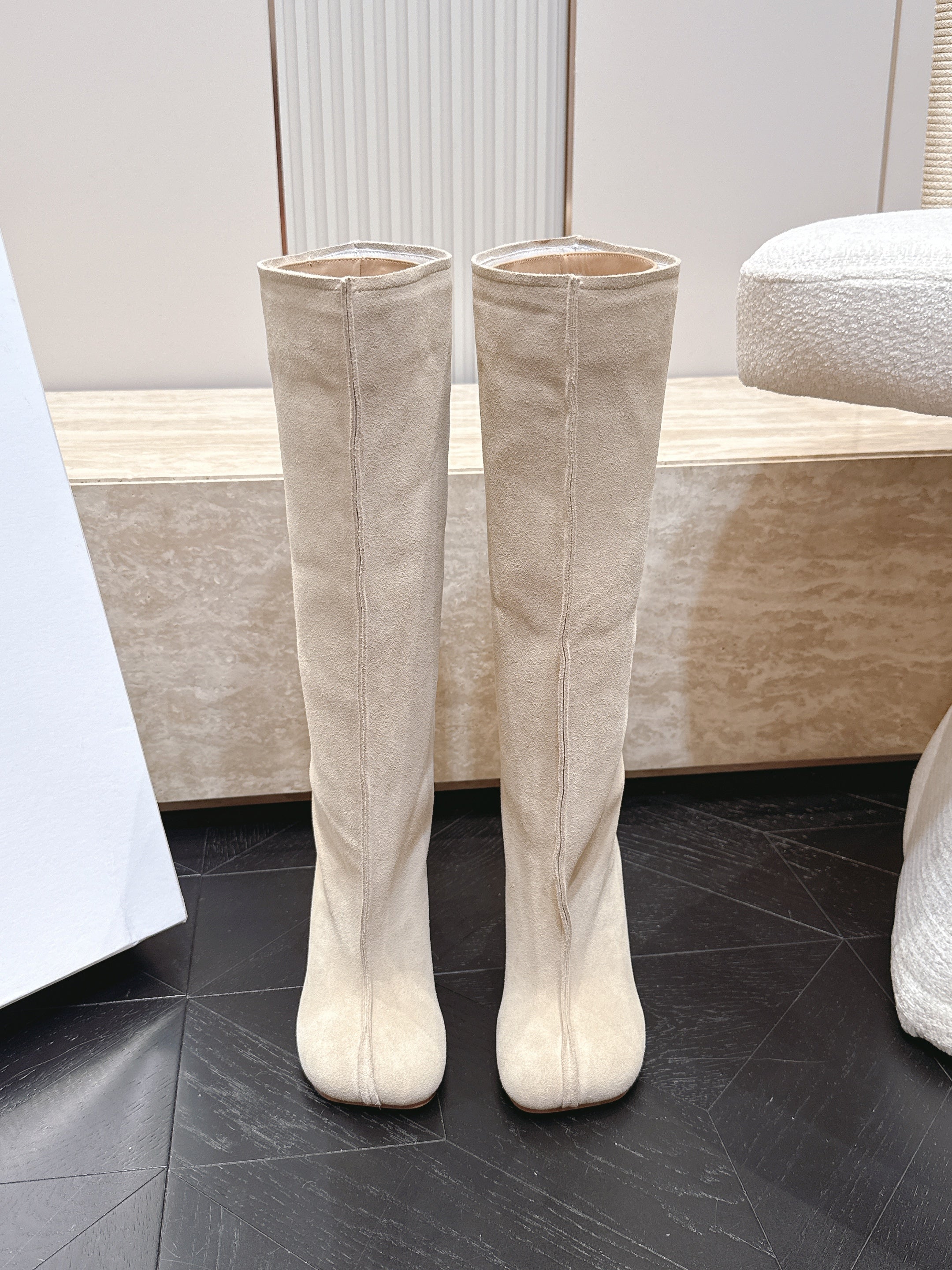 MM6 Anatomic Slip-on Boots 7cm Cream Suede 954407