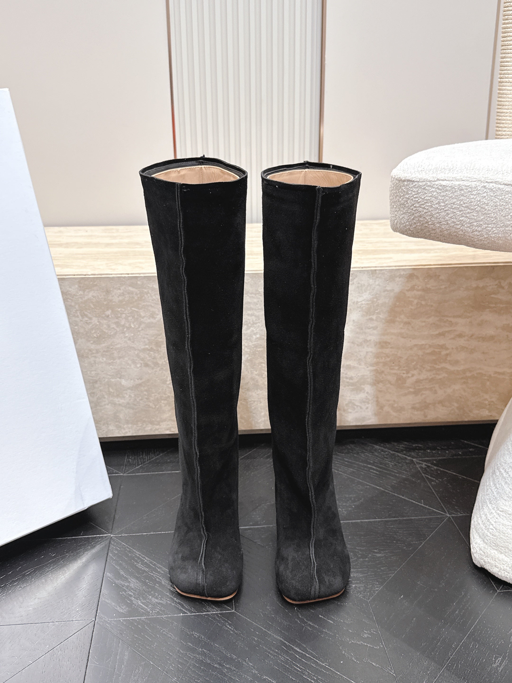 MM6 Anatomic Slip-on Boots 7cm Black Suede 954408