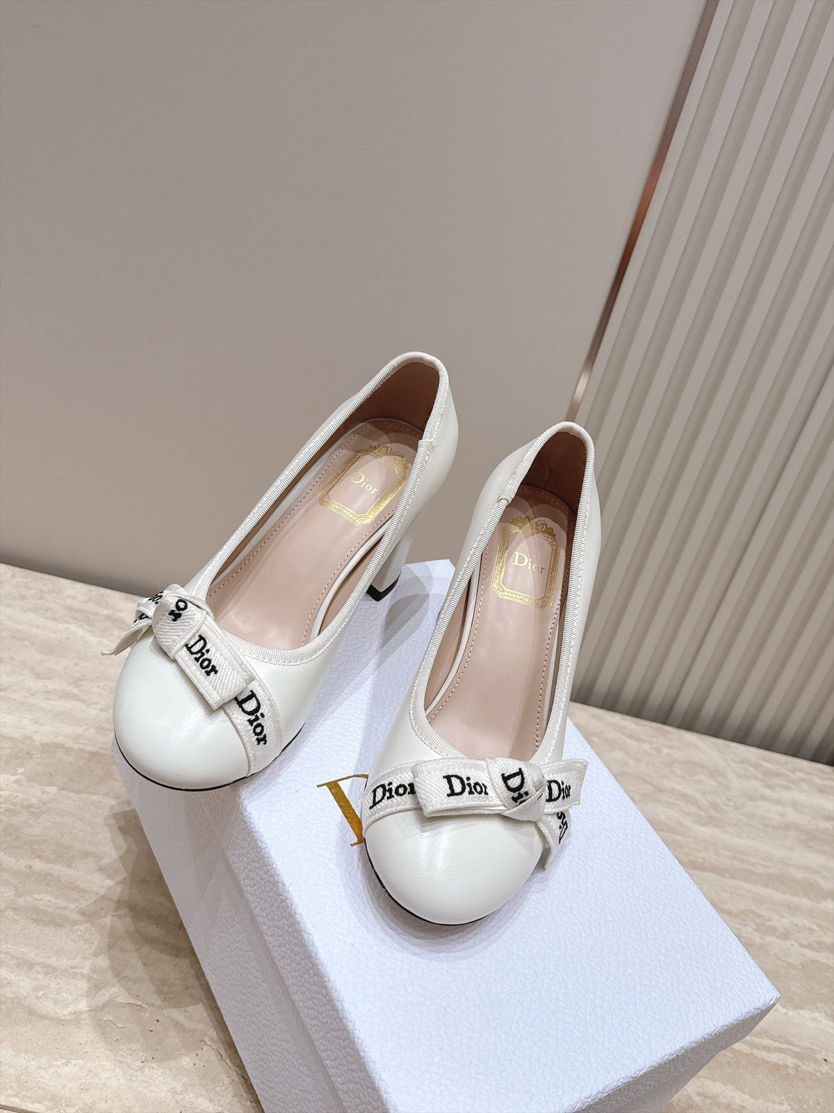 CD 26s Block Heel Pumps 7cm Off White Leather 121650