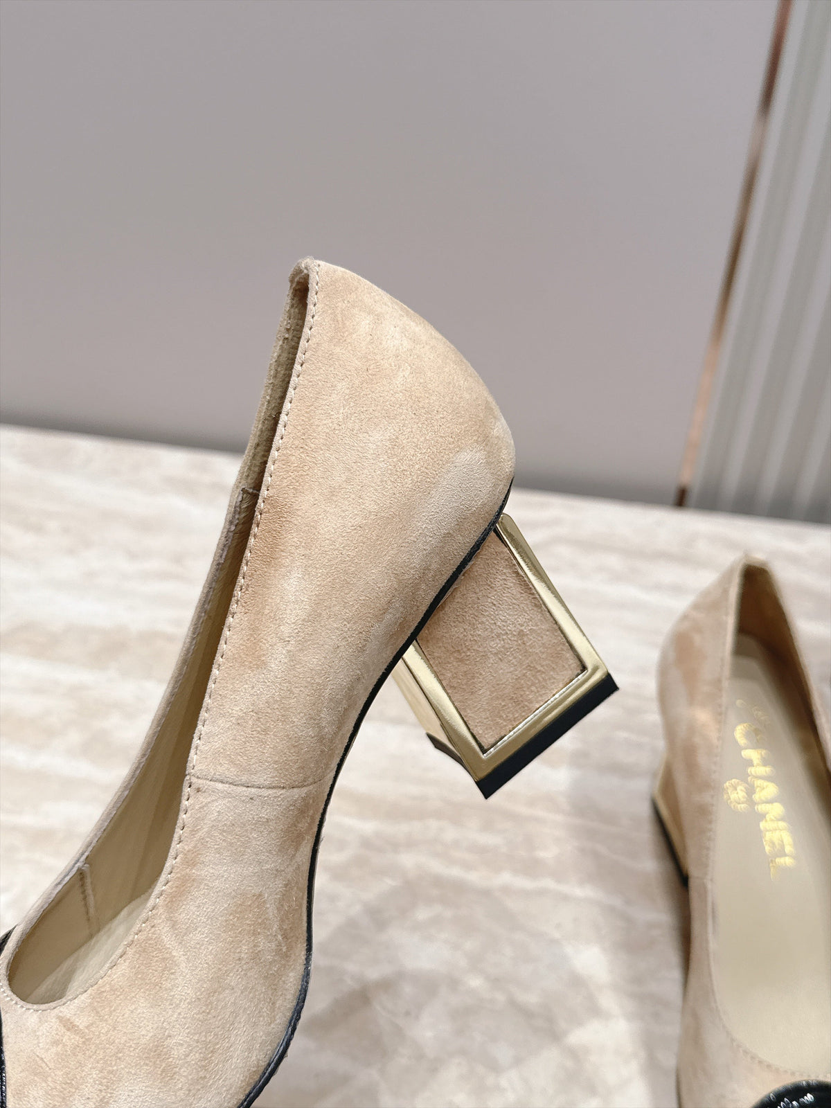 CC 26s Block Heel Pumps 6cm Beige Suede 121623