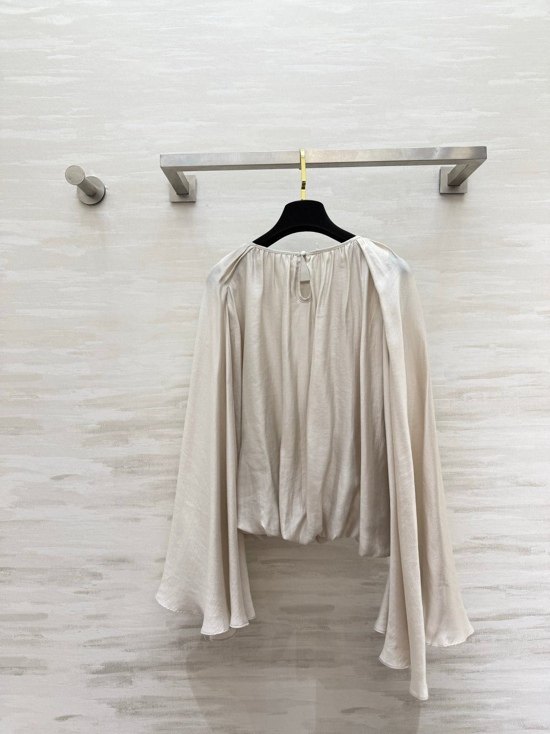 Chloé Wide-Sleeved Pleated Top Cream 397031