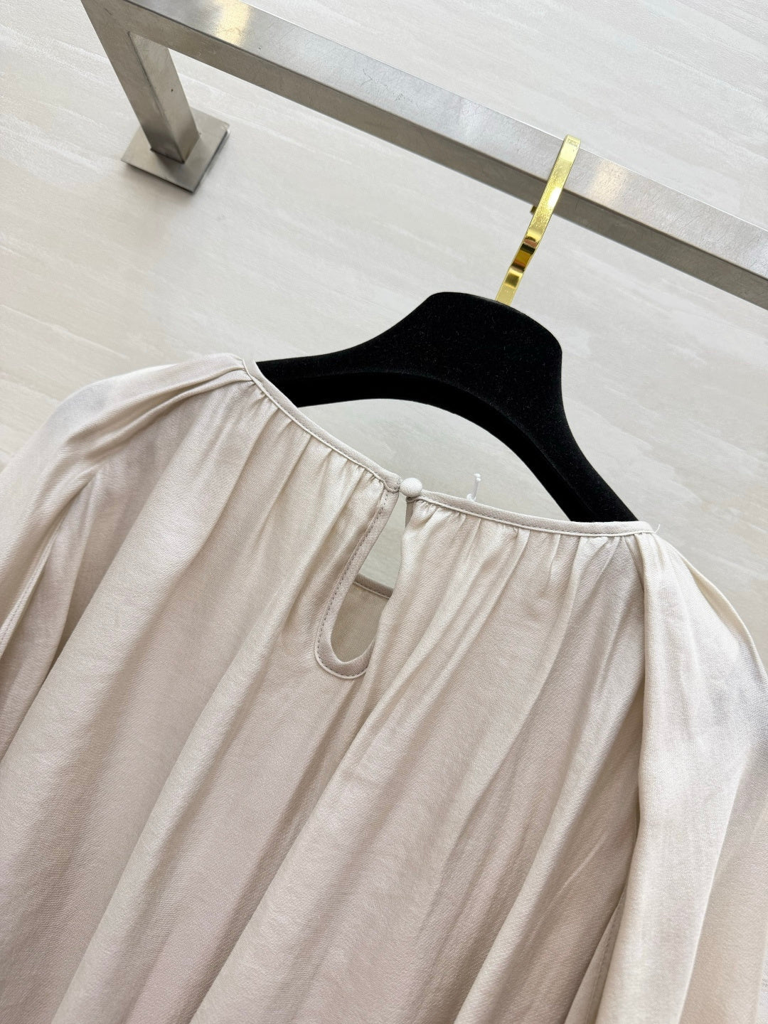 Chloé Wide-Sleeved Pleated Top Cream 397031