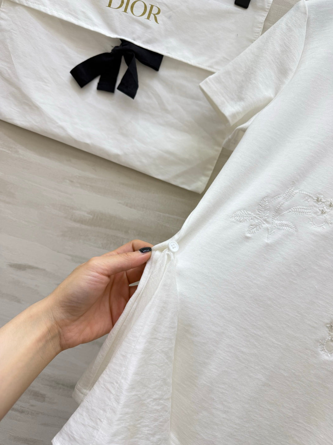 CD 26s Embroidered Wrap Tie T-Shirt White 410436