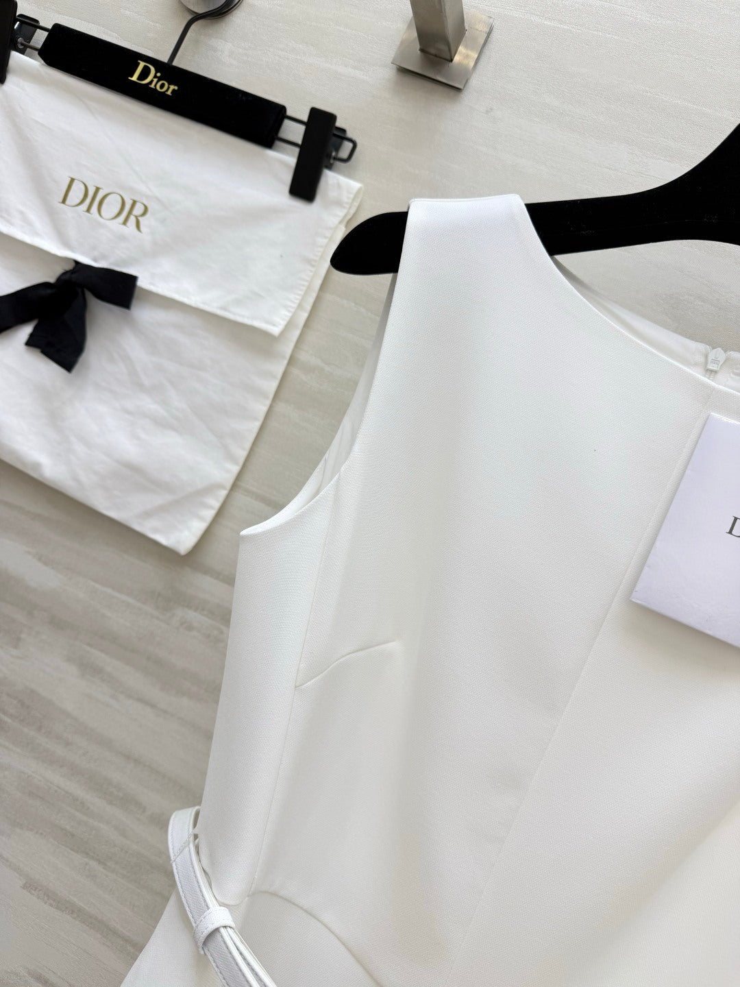 CD 26s Mid-Length Flared Dress Belt White Wool and Silk Shantung 414141