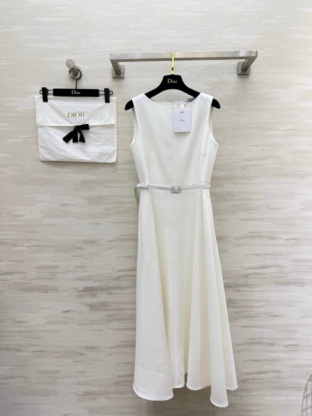CD 26s Mid-Length Flared Dress Belt White Wool and Silk Shantung 414141