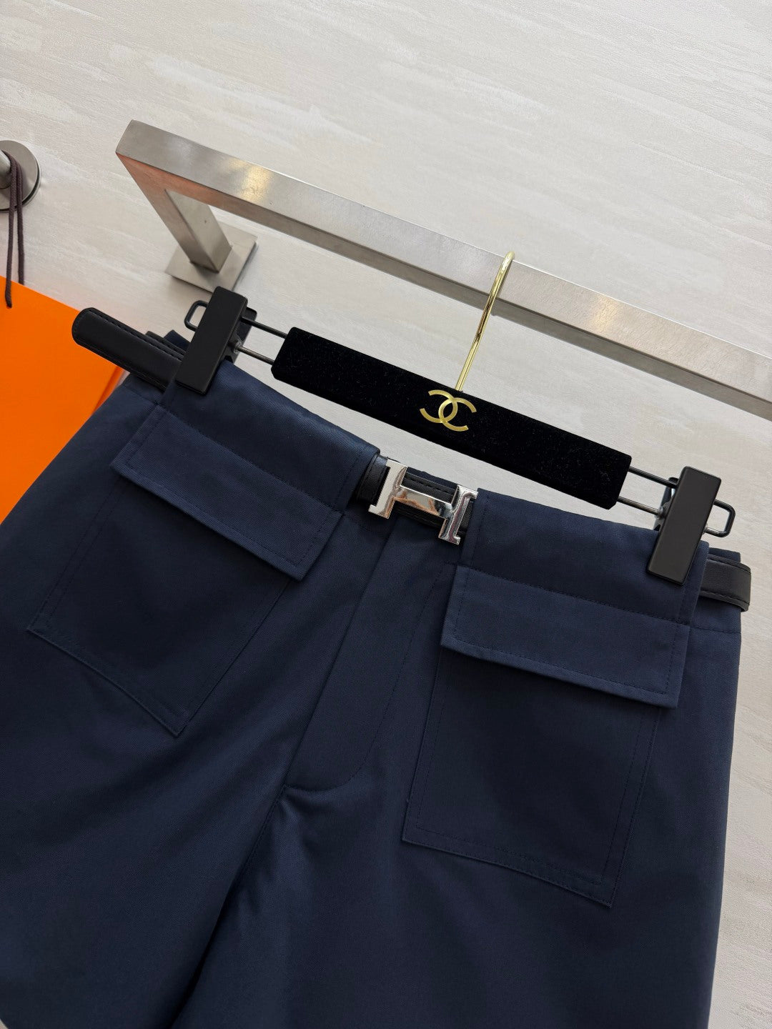 HM 26s Cargo Shorts with H-Buck Metal Belt Dark Blue Cotton 413975