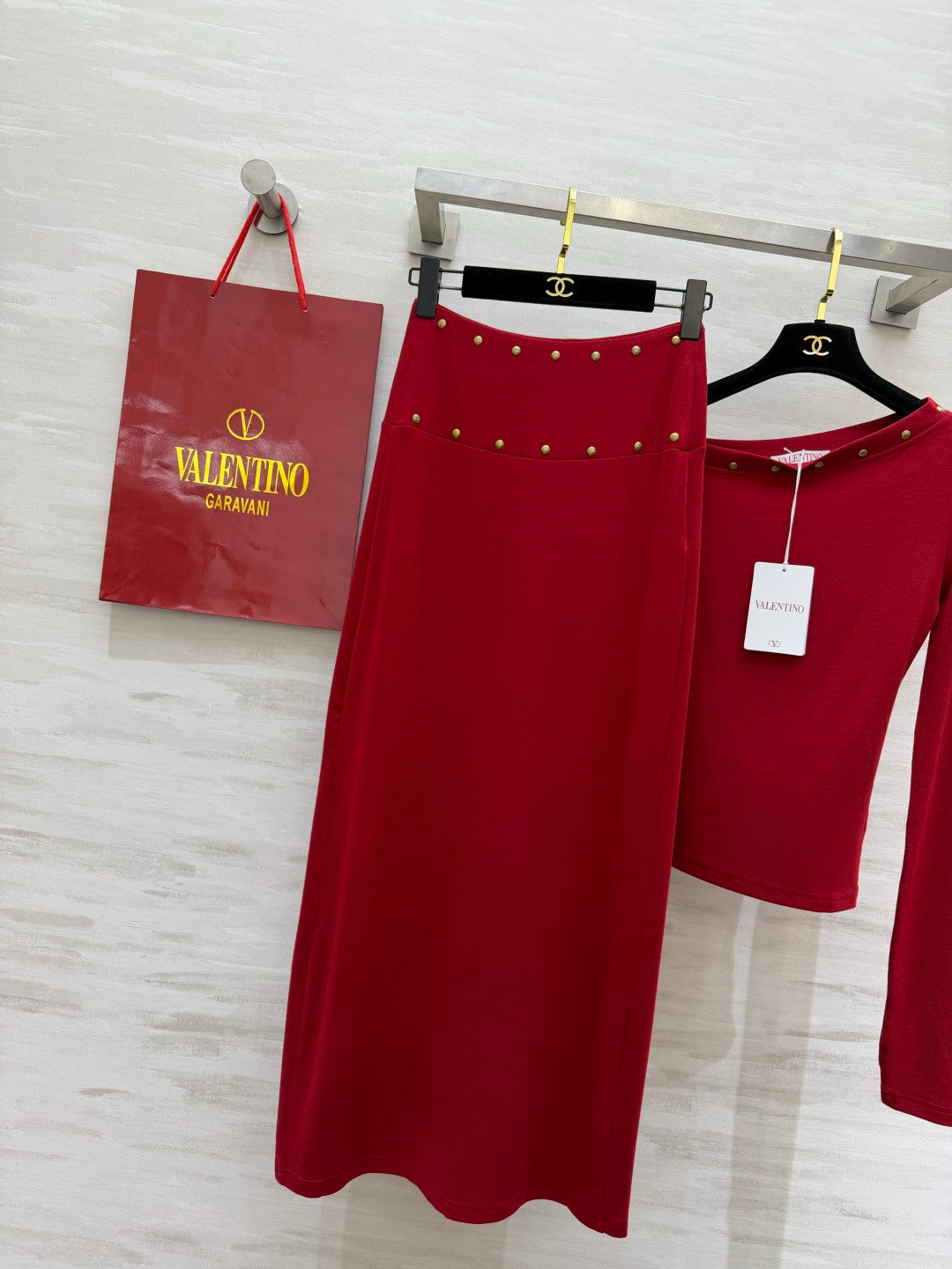 VT 26s Studded Set Shoulder Top Long Skirt Red Cotton 423376