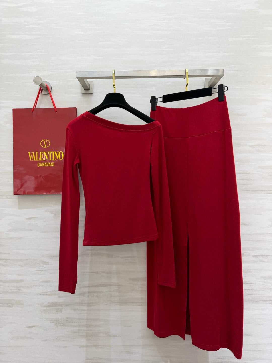 VT 26s Studded Set Shoulder Top Long Skirt Red Cotton 423376
