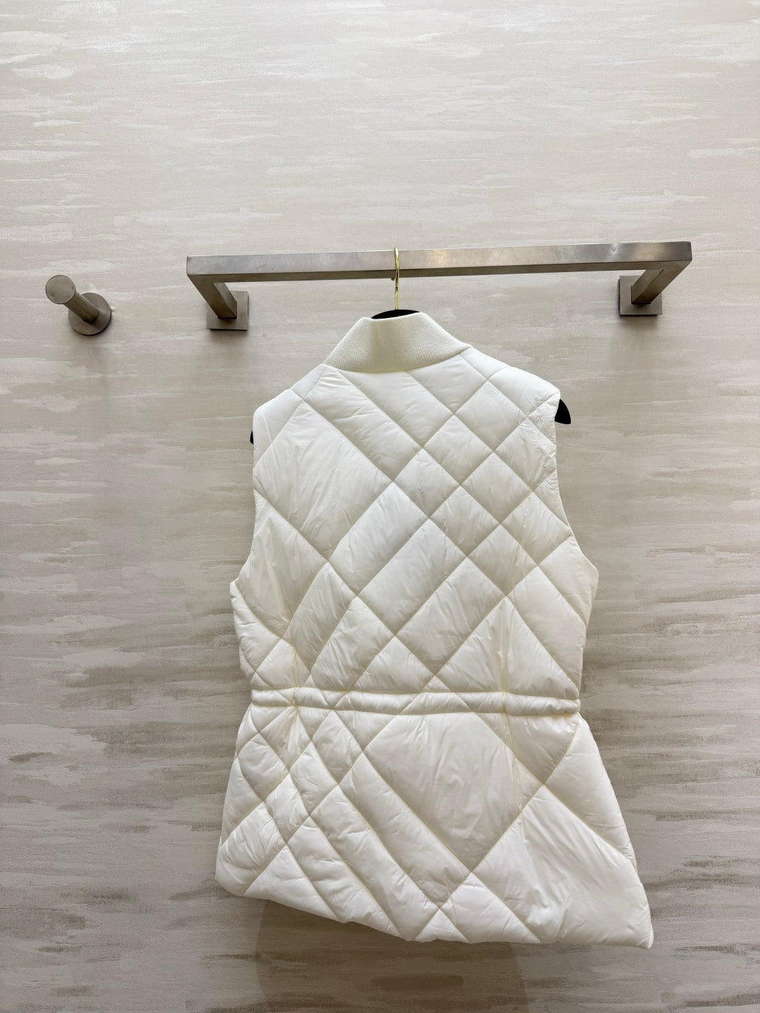 Burberry 26s Quilted Vest White Logo Patch 427412