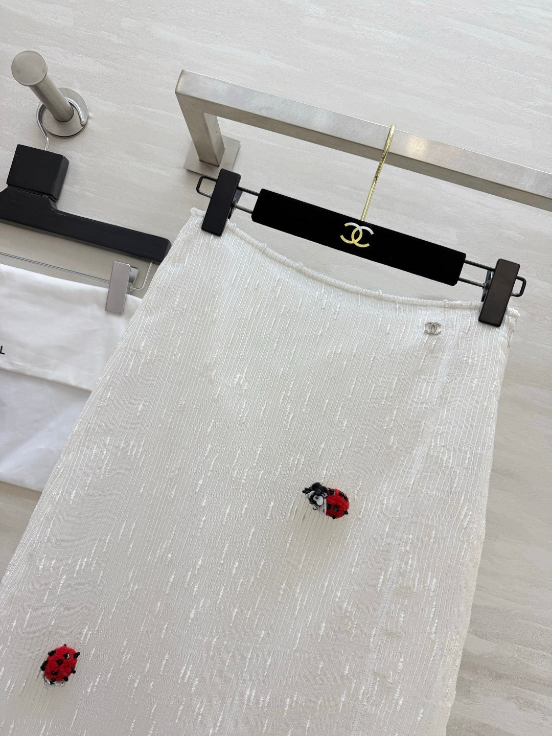 CC 26A Ladybug Skirt White Tweed 441620