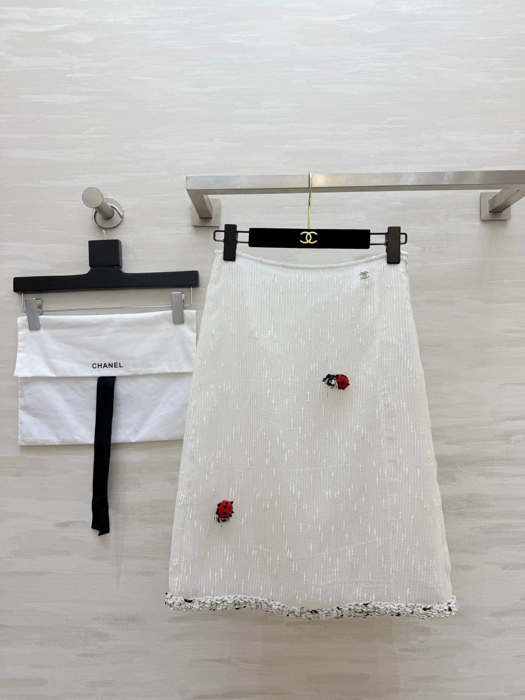 CC 26A Ladybug Skirt White Tweed 441620