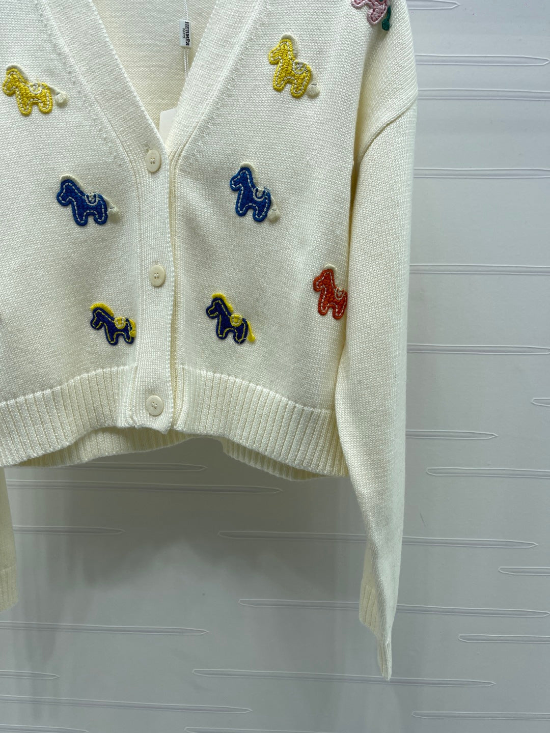HM 26s Colorful Pony V-neck Cardigan Ivory Wool 344102