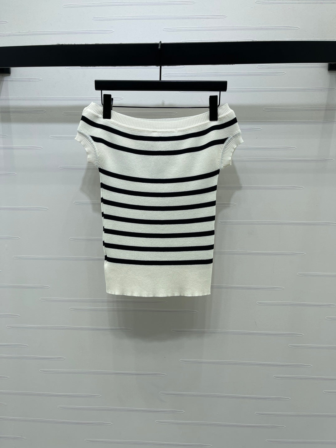 CD Knit Short-Sleeved Sweater Black Cream Wool Cashmere 380758